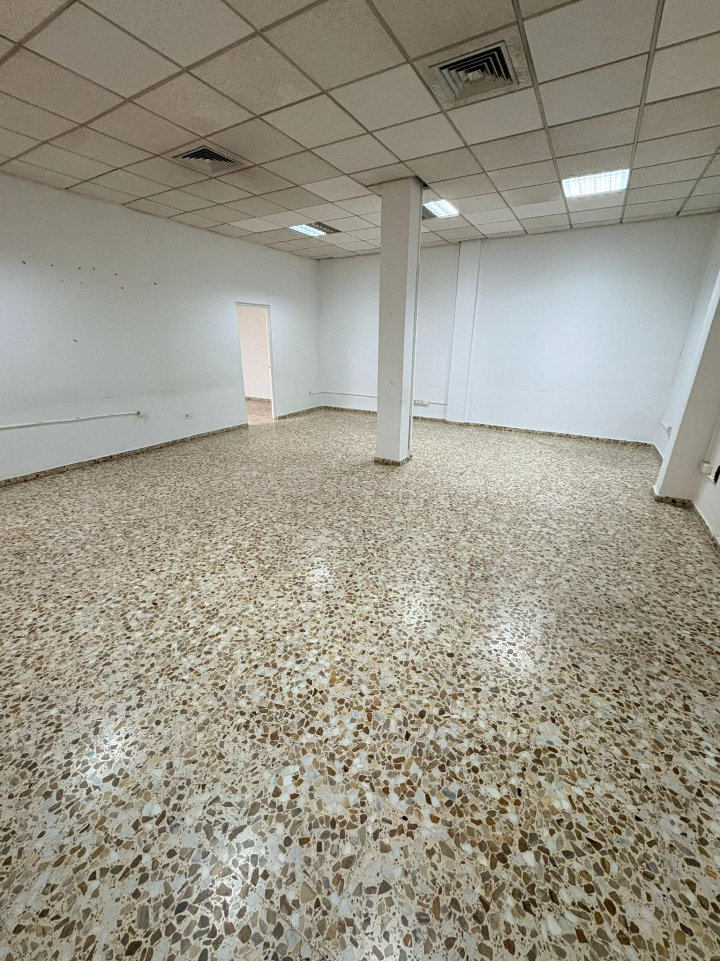LOCAL COMERCIAL Y DE NEGOCIOS EN ZONA CENTRO DE ALMENDRALEJO - foto 5