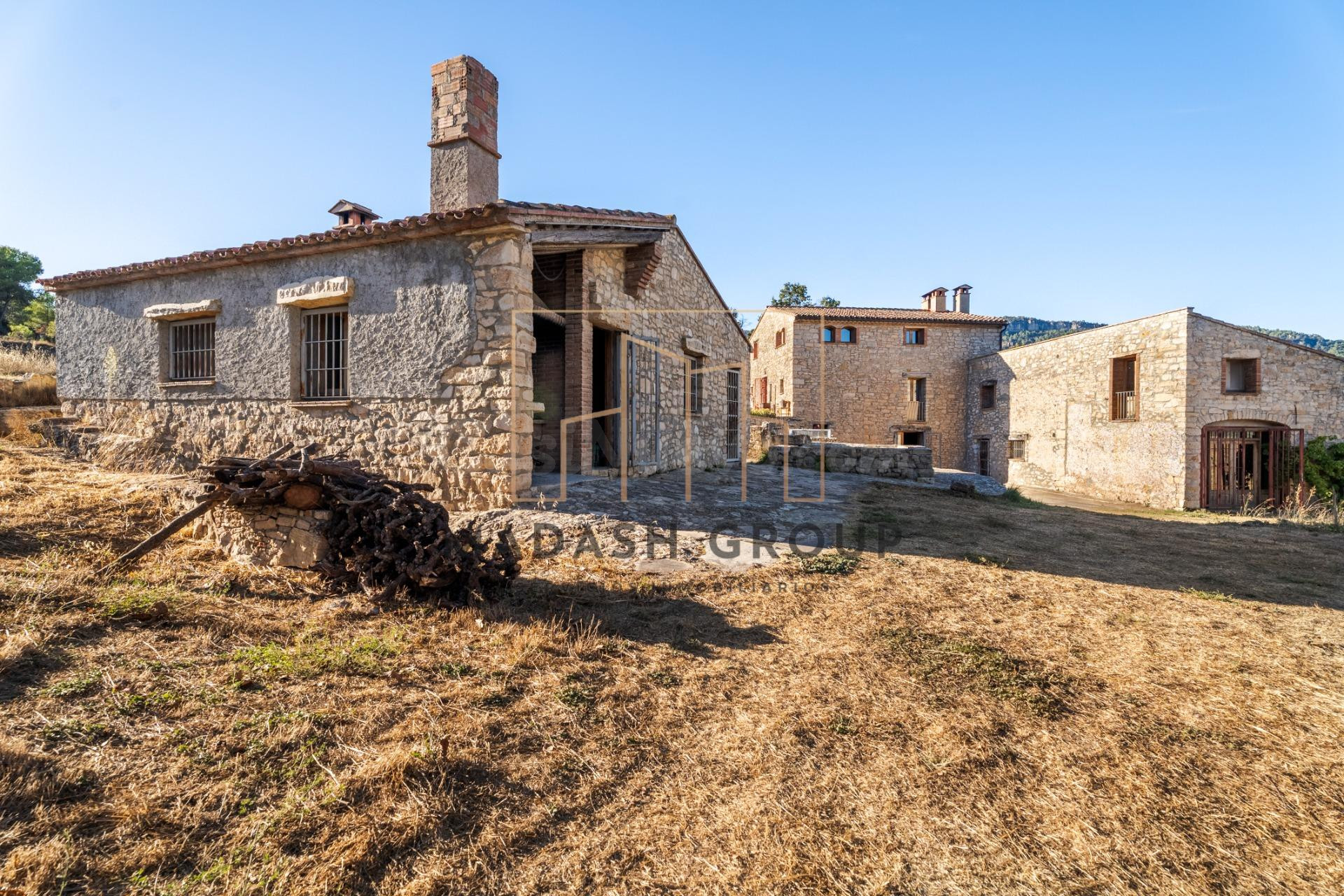 Casa de 125 hectáreas con 10 viviendas en las Montañas de Pr - foto 2