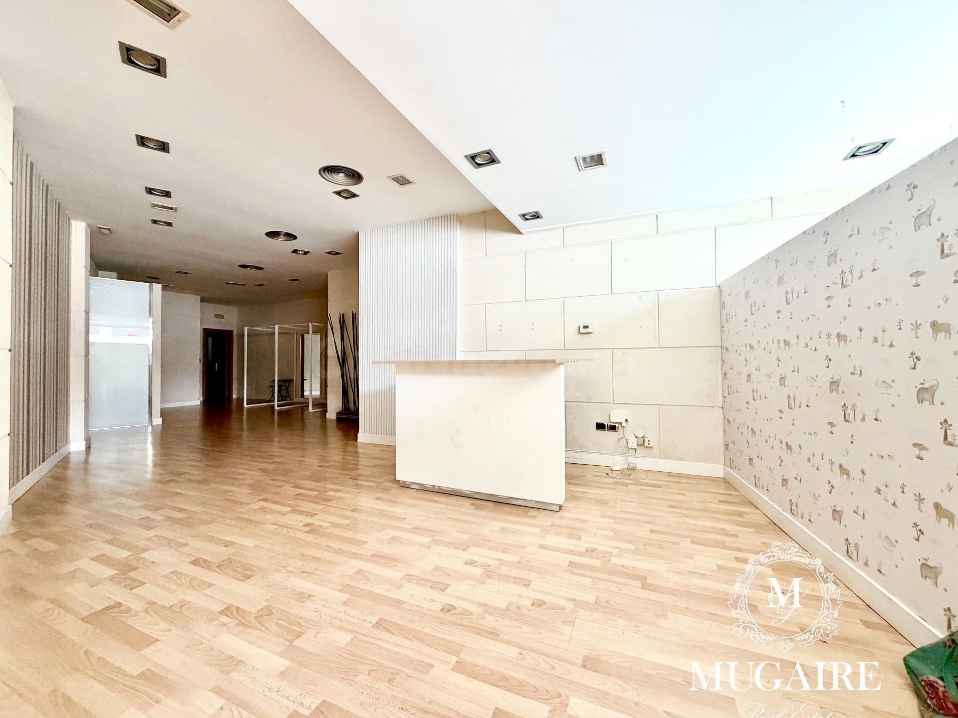 Local comercial de diseño céntrico en C/ Gregorio Mendibil ( - foto 5