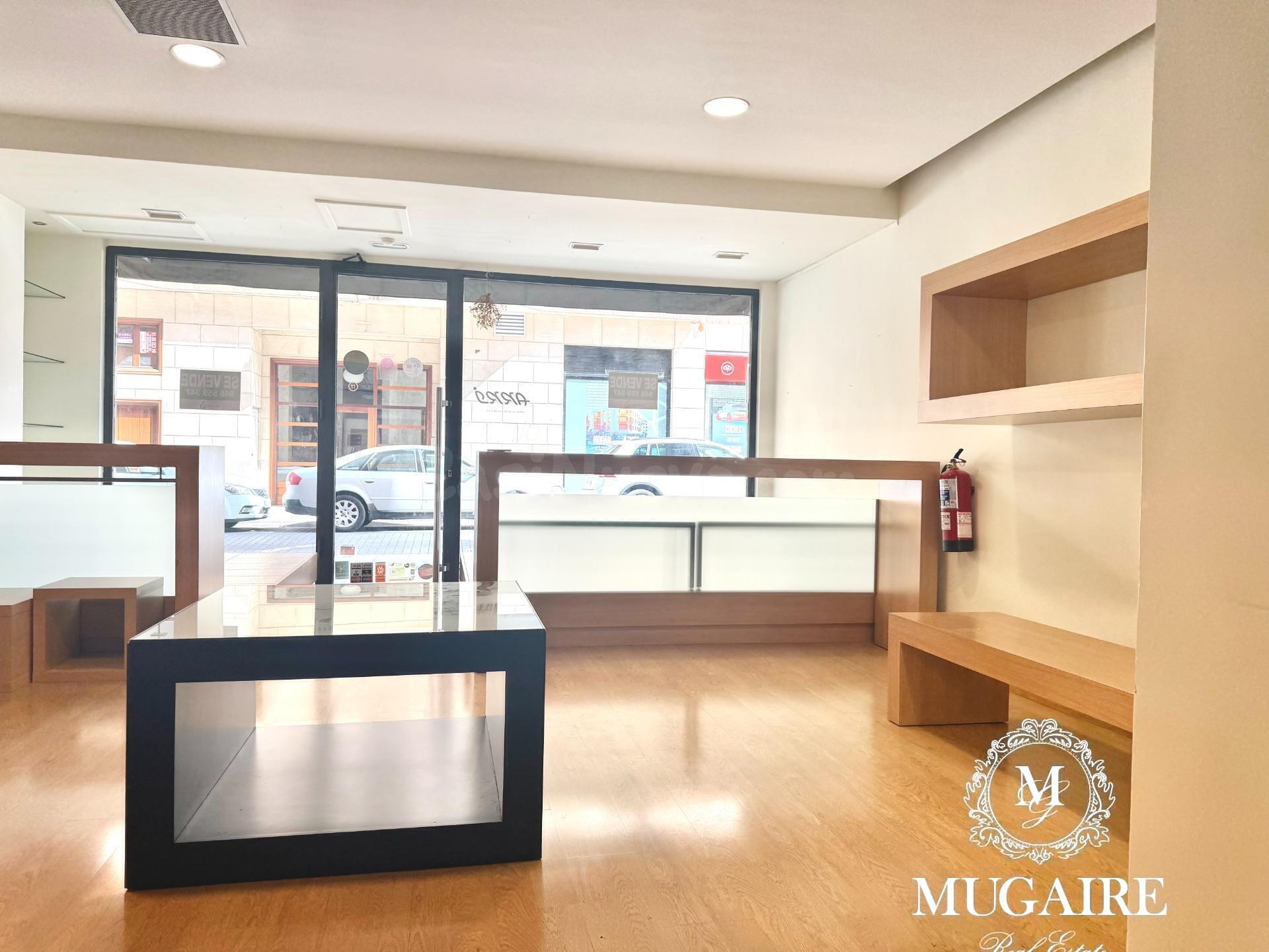 Local comercial de diseño centrico, con gran zona de almacen - foto 3