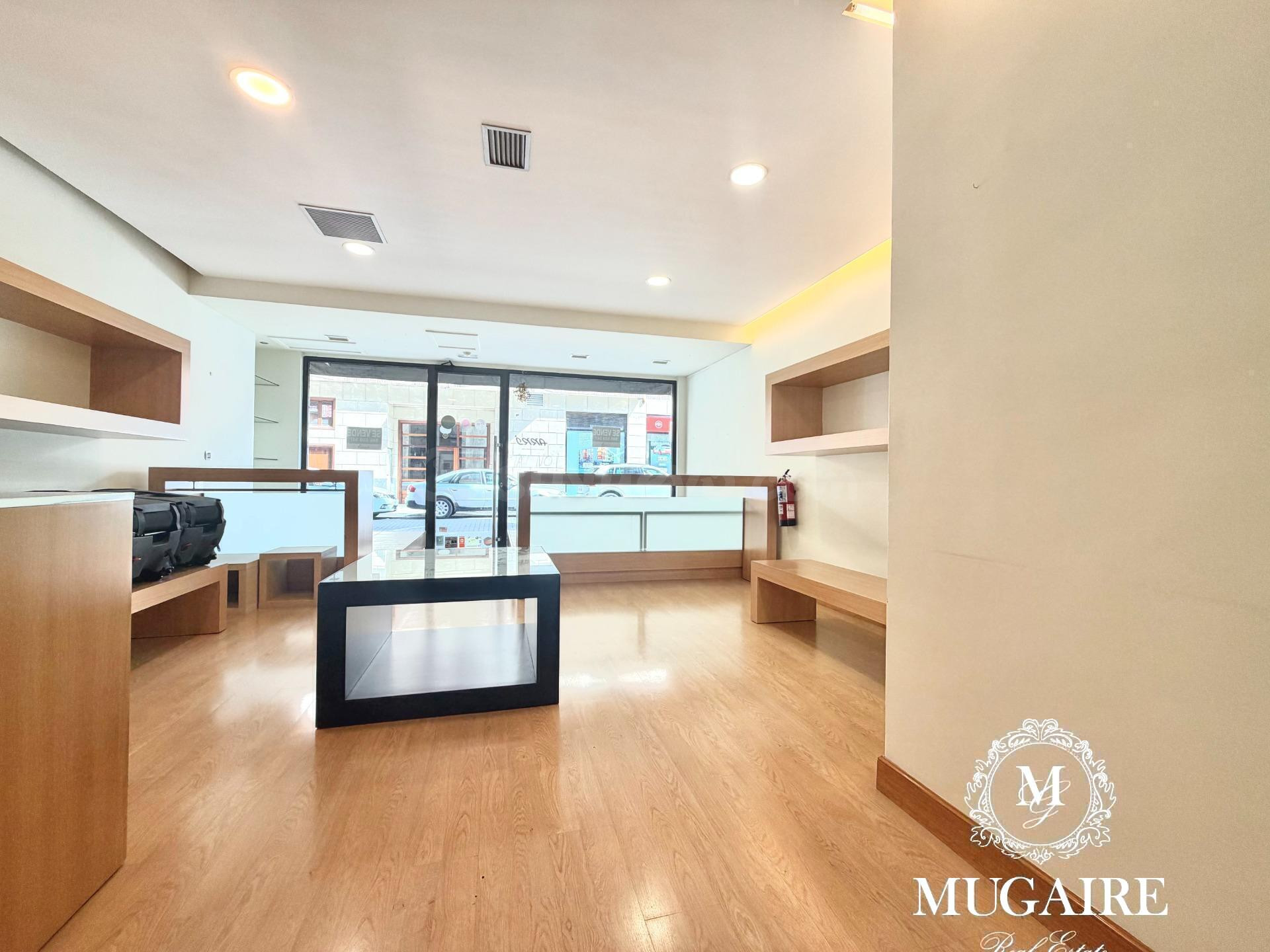 Local comercial de diseño centrico, con gran zona de almacen - foto 4