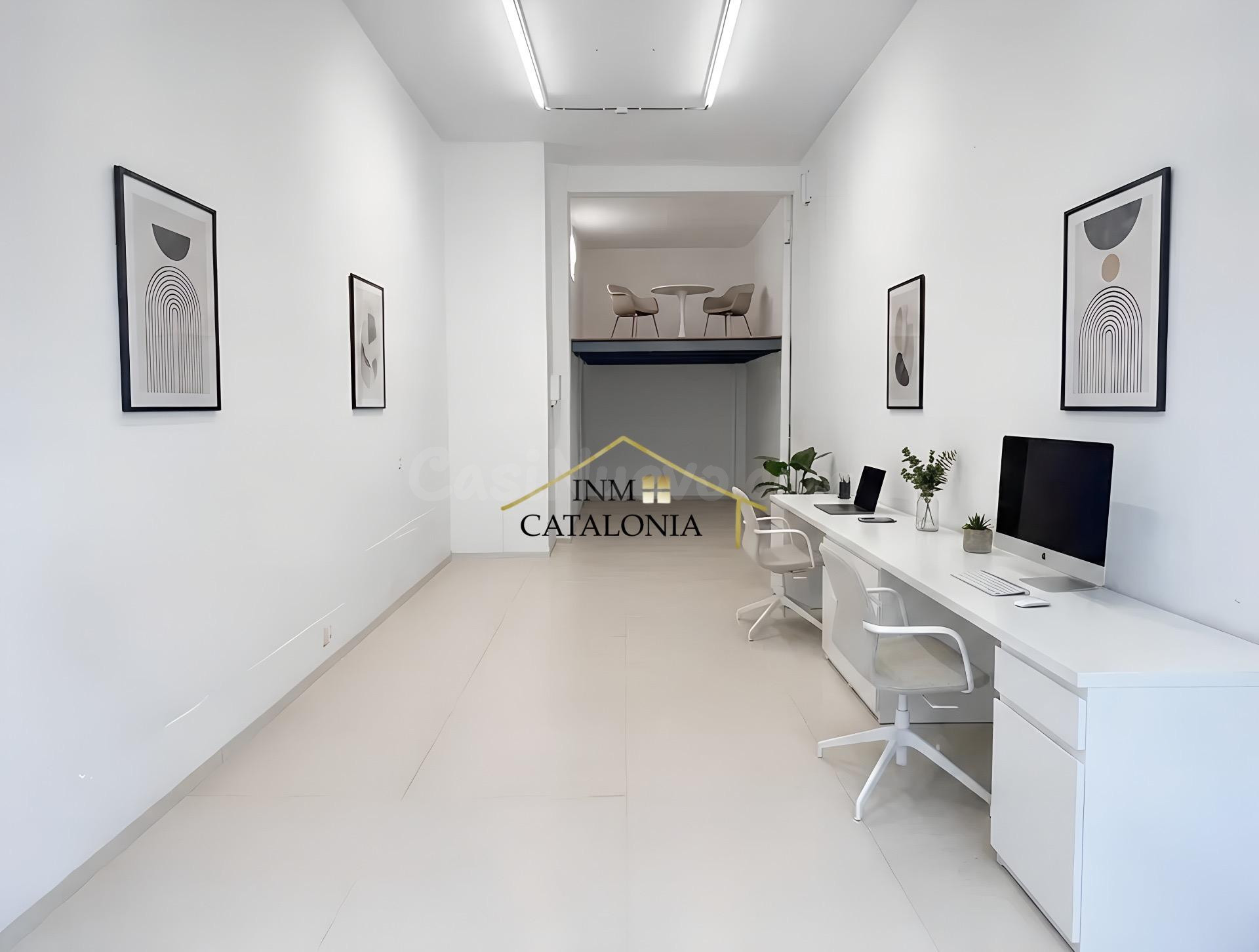 Local comercial en venta en Terrassa | Almacén con altillo y