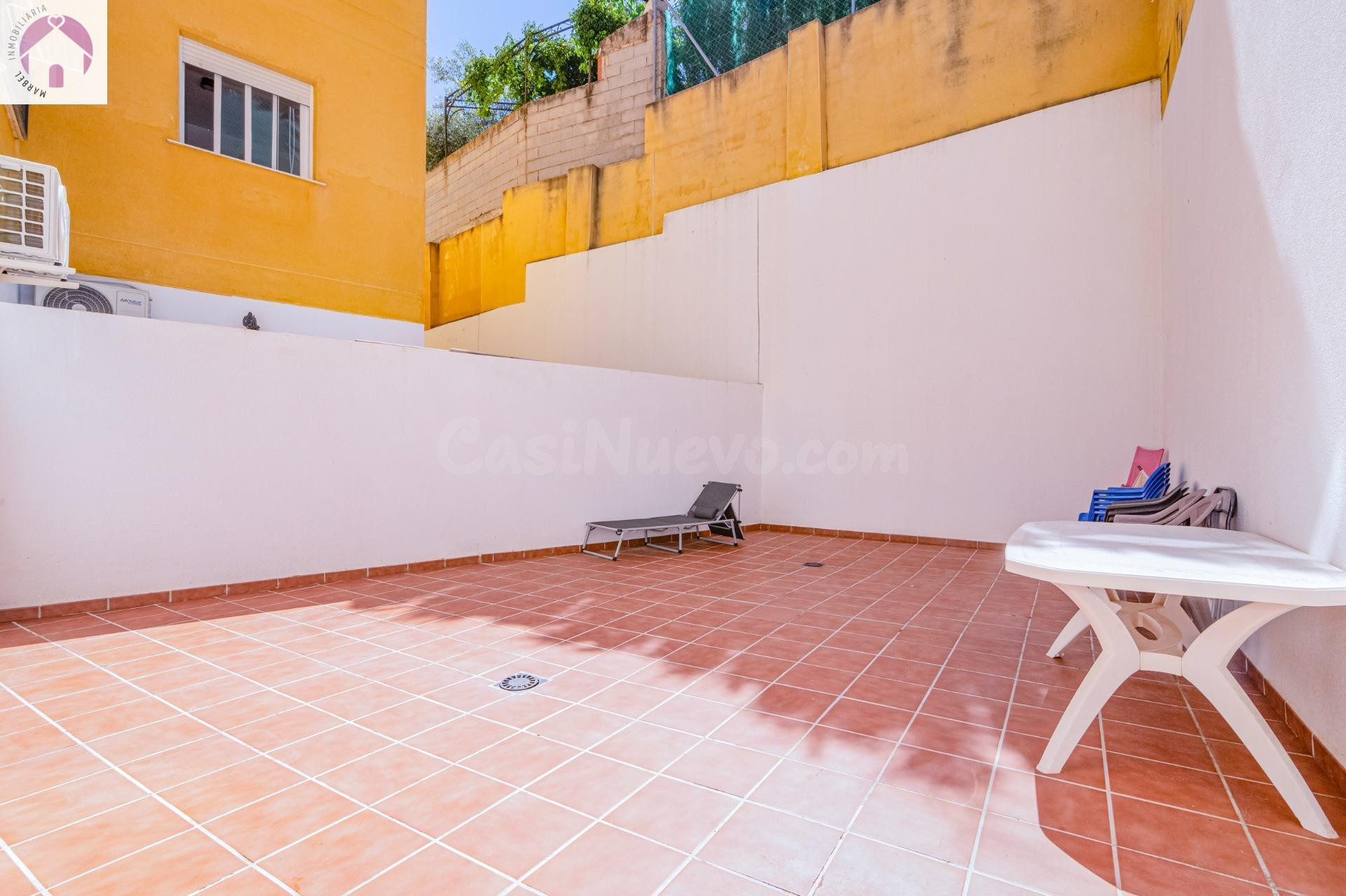 PISO CON PATIO Y COCHERA EN LA ZUBIA