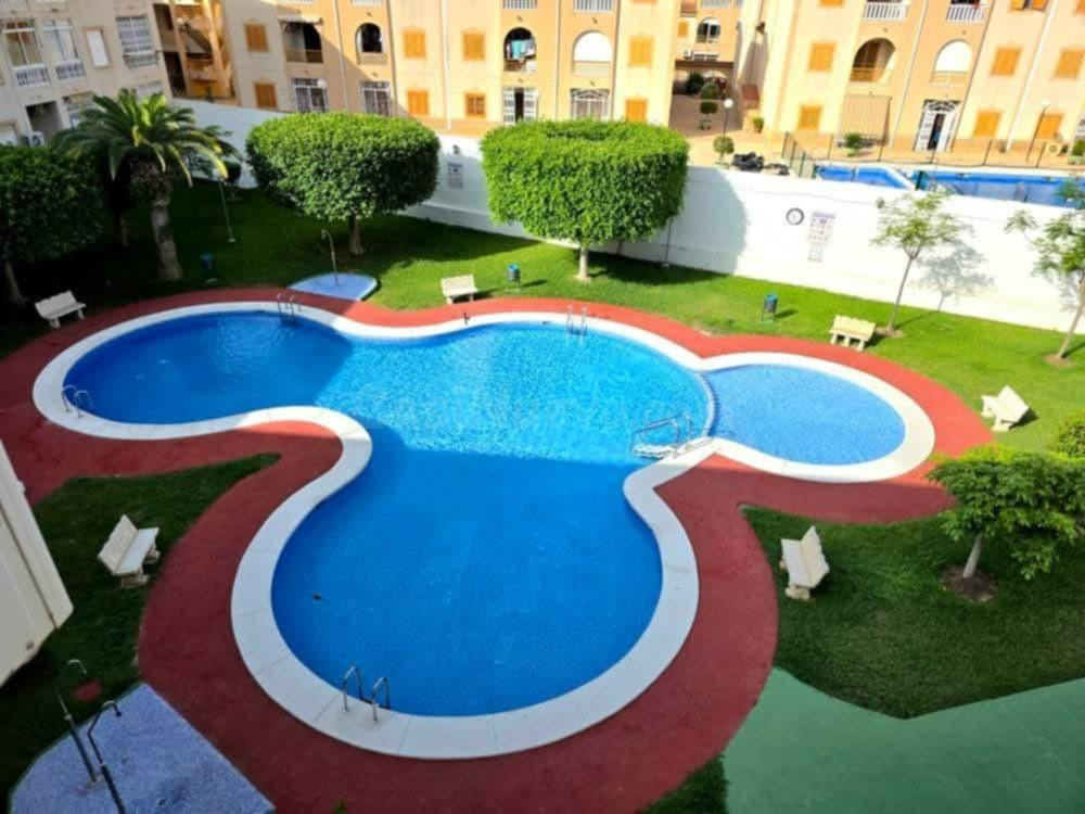 Encantador ático con 3 dormitorios y piscina comunitaria