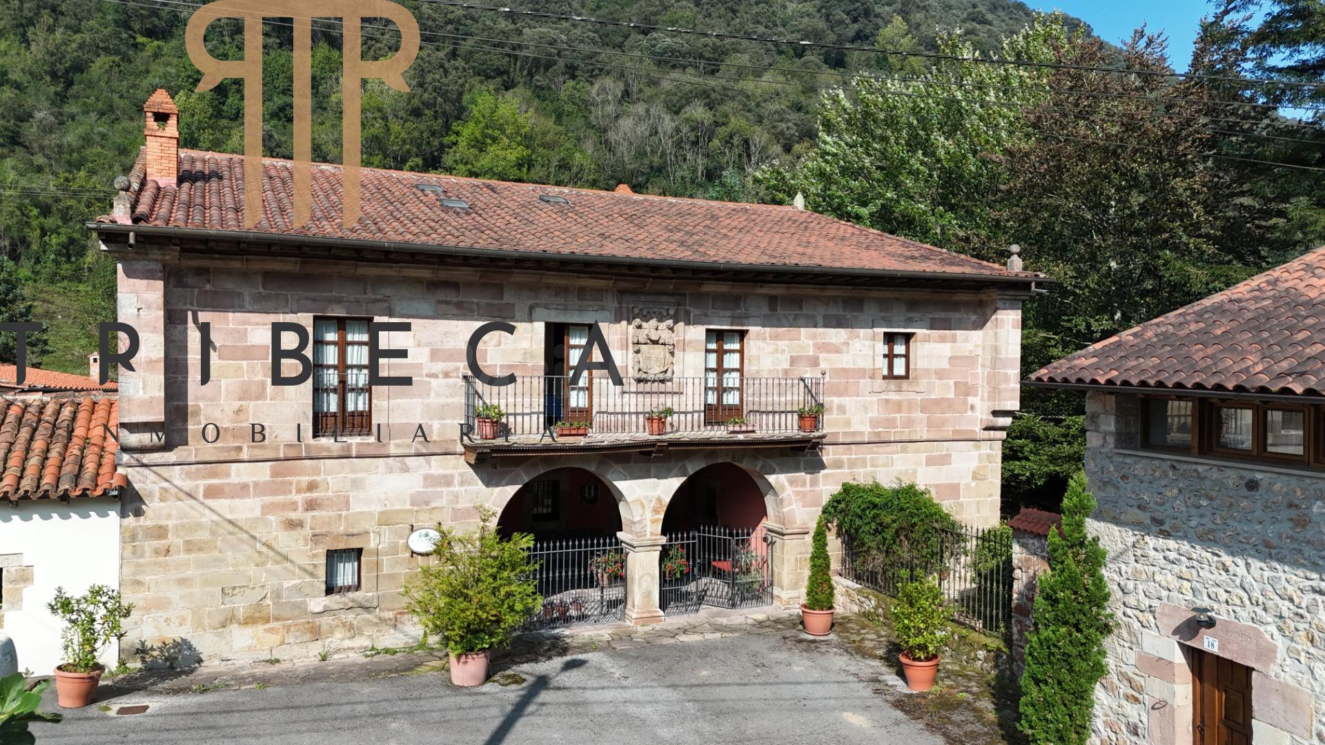 Casona histórica del siglo XVII en Treceño – El encanto de u