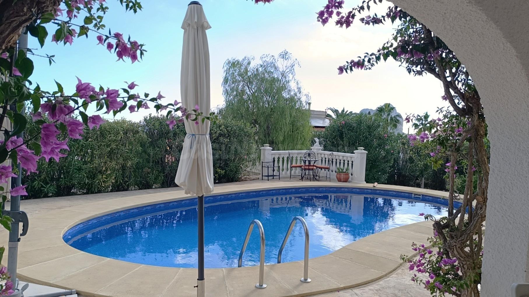 Villa con apartamento de invitados y vistas impresionantes e - foto 2