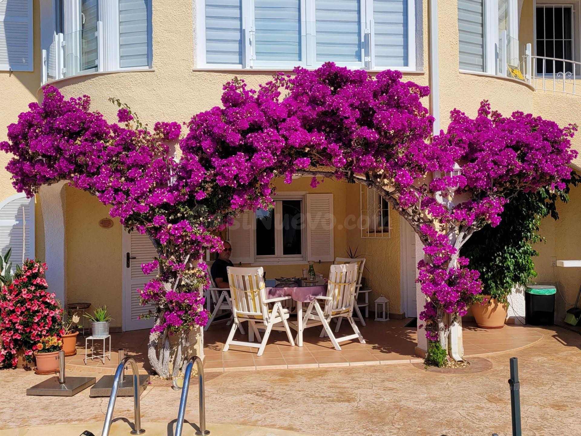 Villa con apartamento de invitados y vistas impresionantes e - foto 4