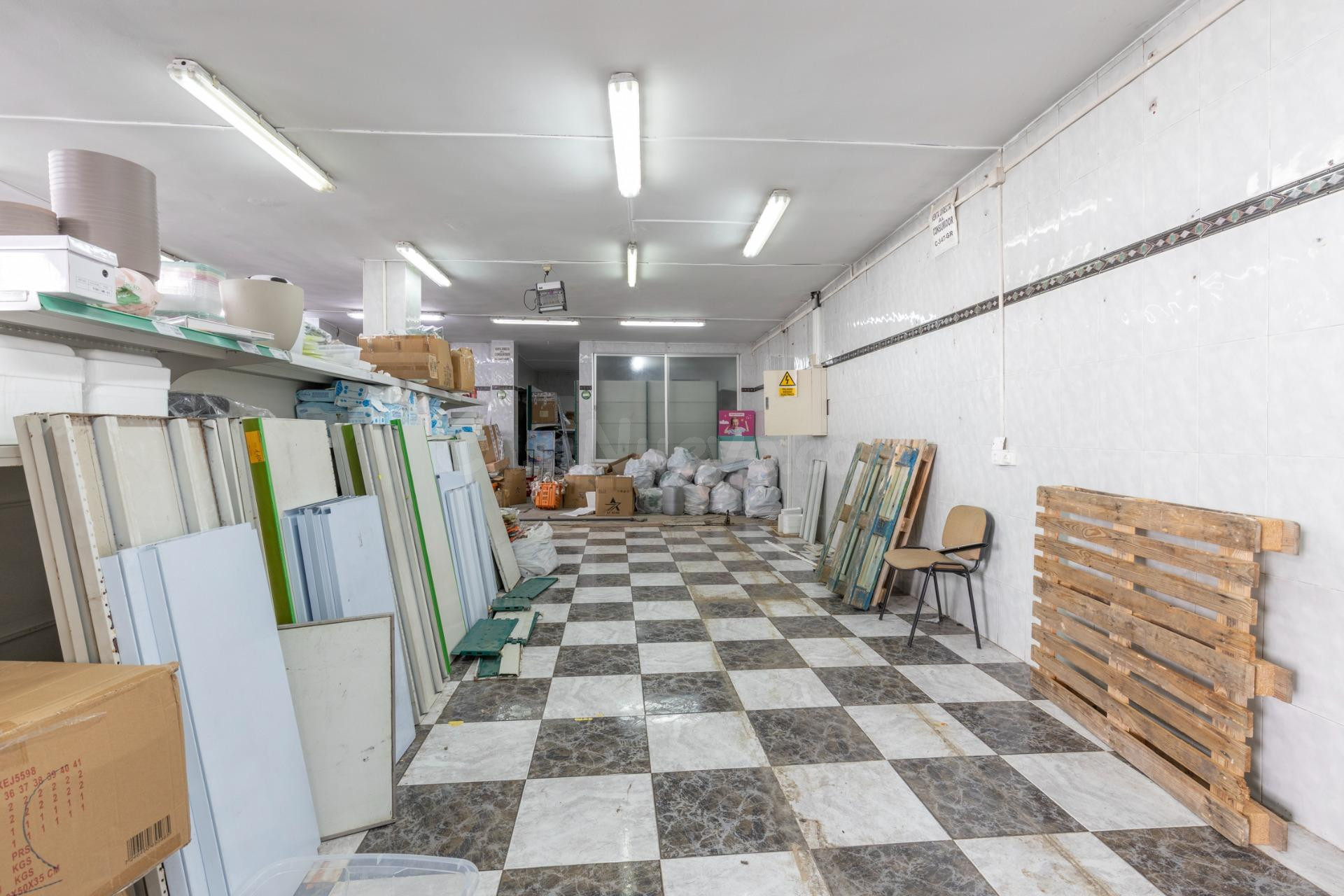 Local comercial 198m² en venta - Barriada primero de mayo - foto 4