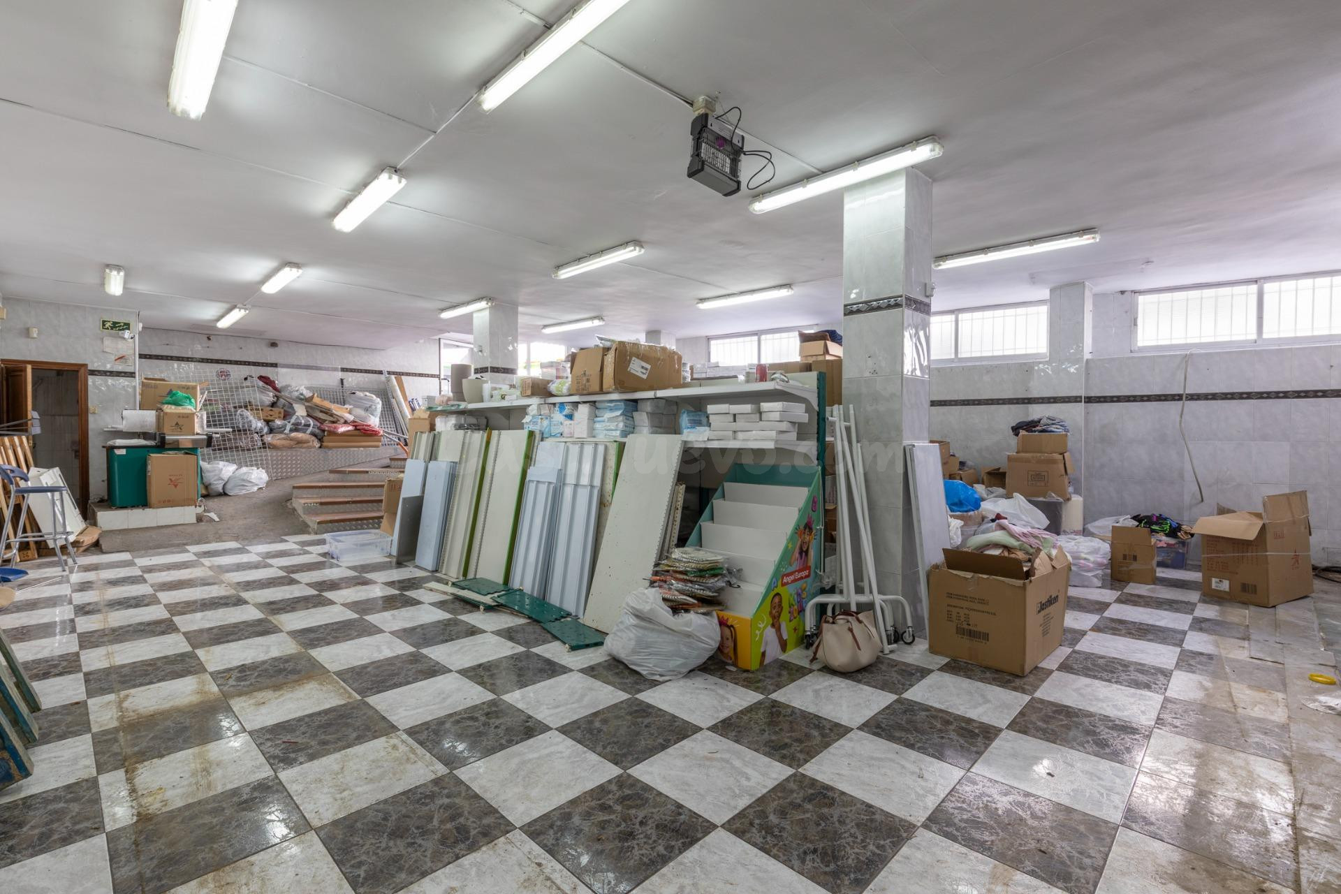 Local comercial 198m² en venta - Barriada primero de mayo - foto 5