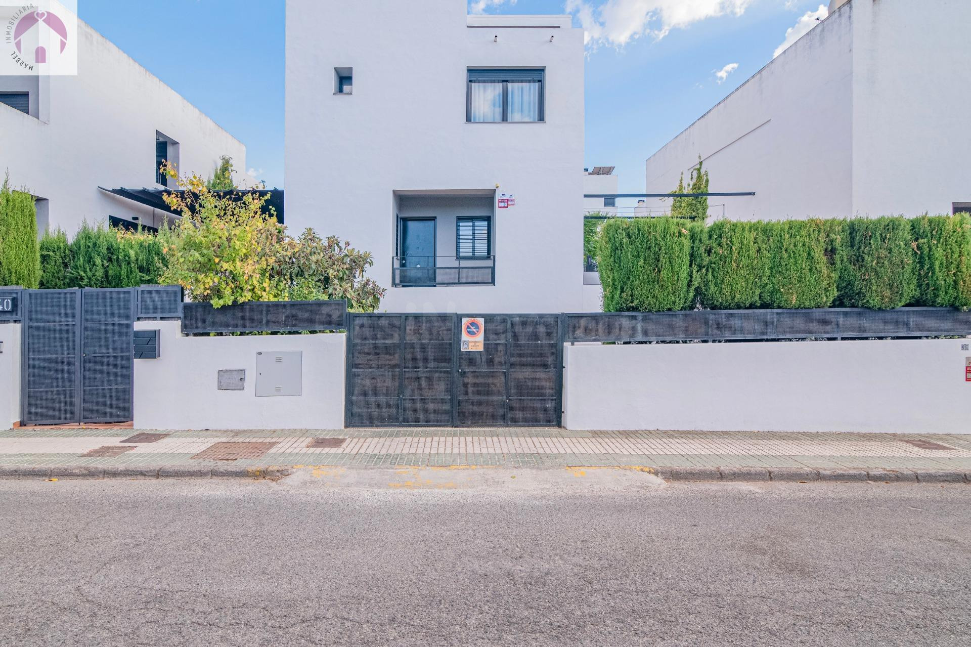 CHALET EN LOMA VERDE