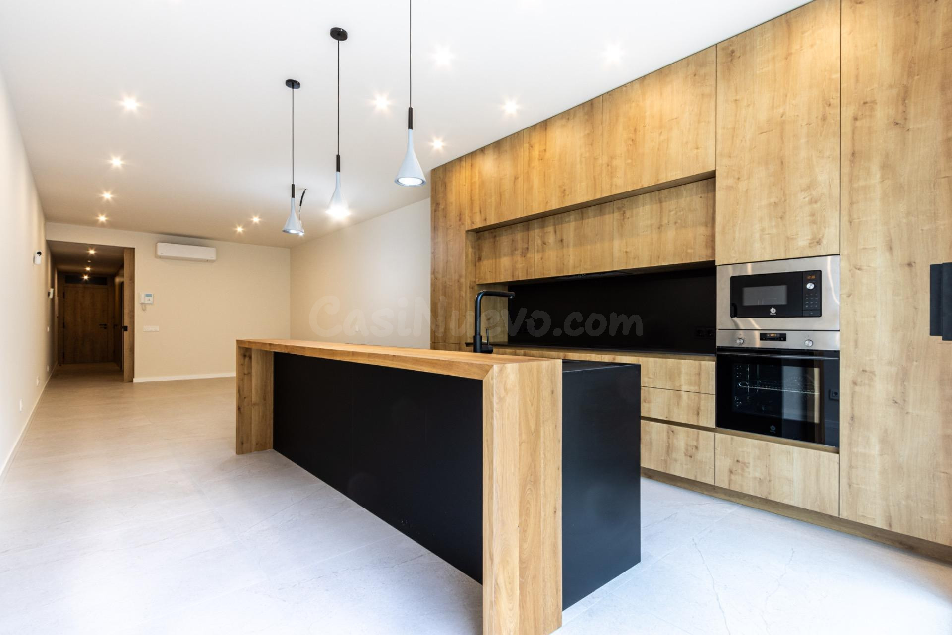Casa en el Centro Reformada a Estrenar con Patio y Terraza! - foto 2