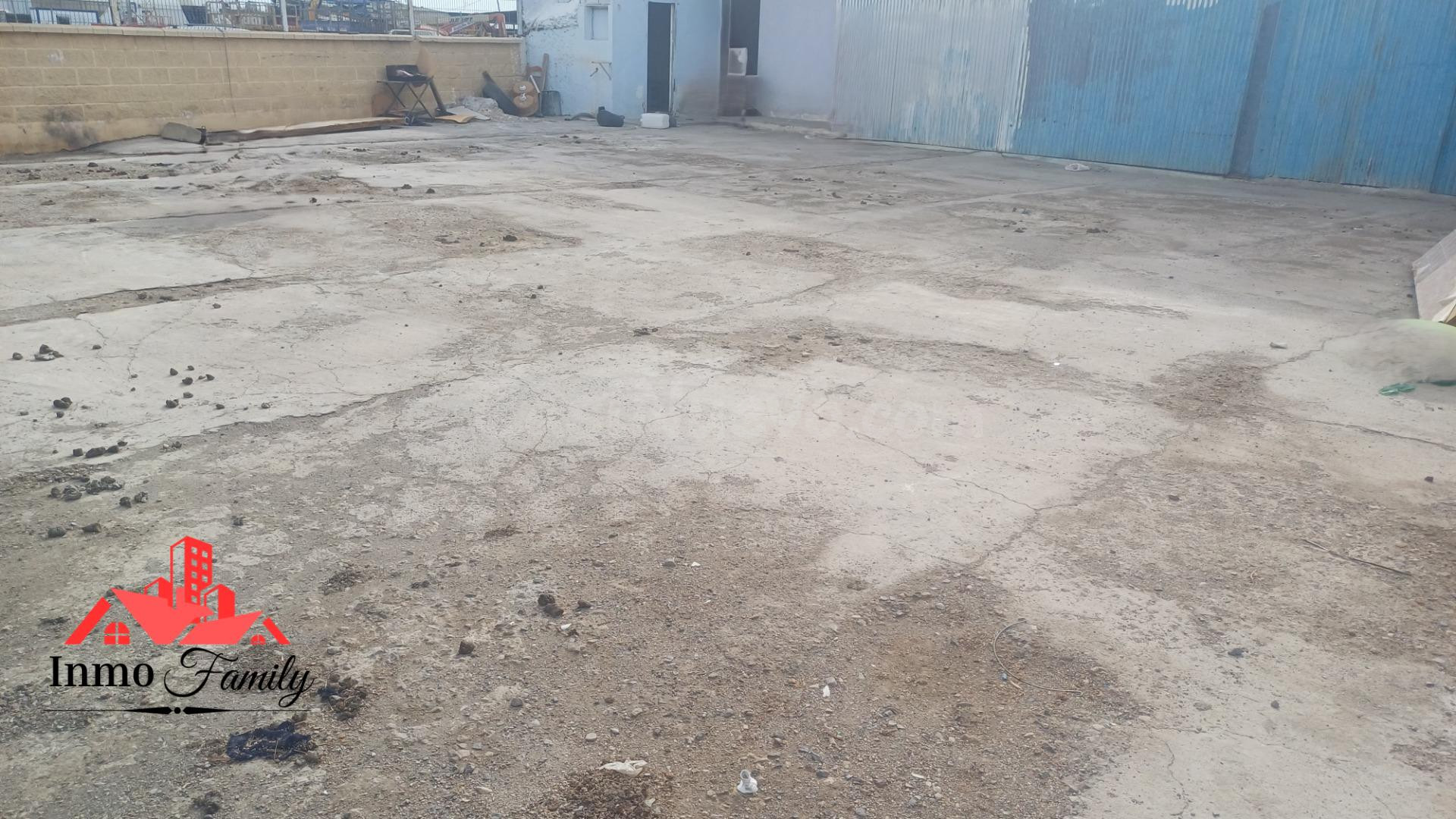 VENTA DE NAVE INDUSTRIAL CON SOLAR. ZONA LA CAÑADA. - foto 4