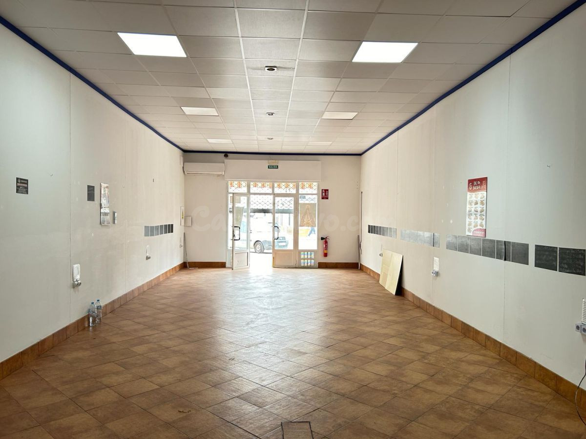 MEJOR LOCAL EN LA ZONA MAS COMERCIAL DE BOLLULLOS PAR DEL CO - foto 3