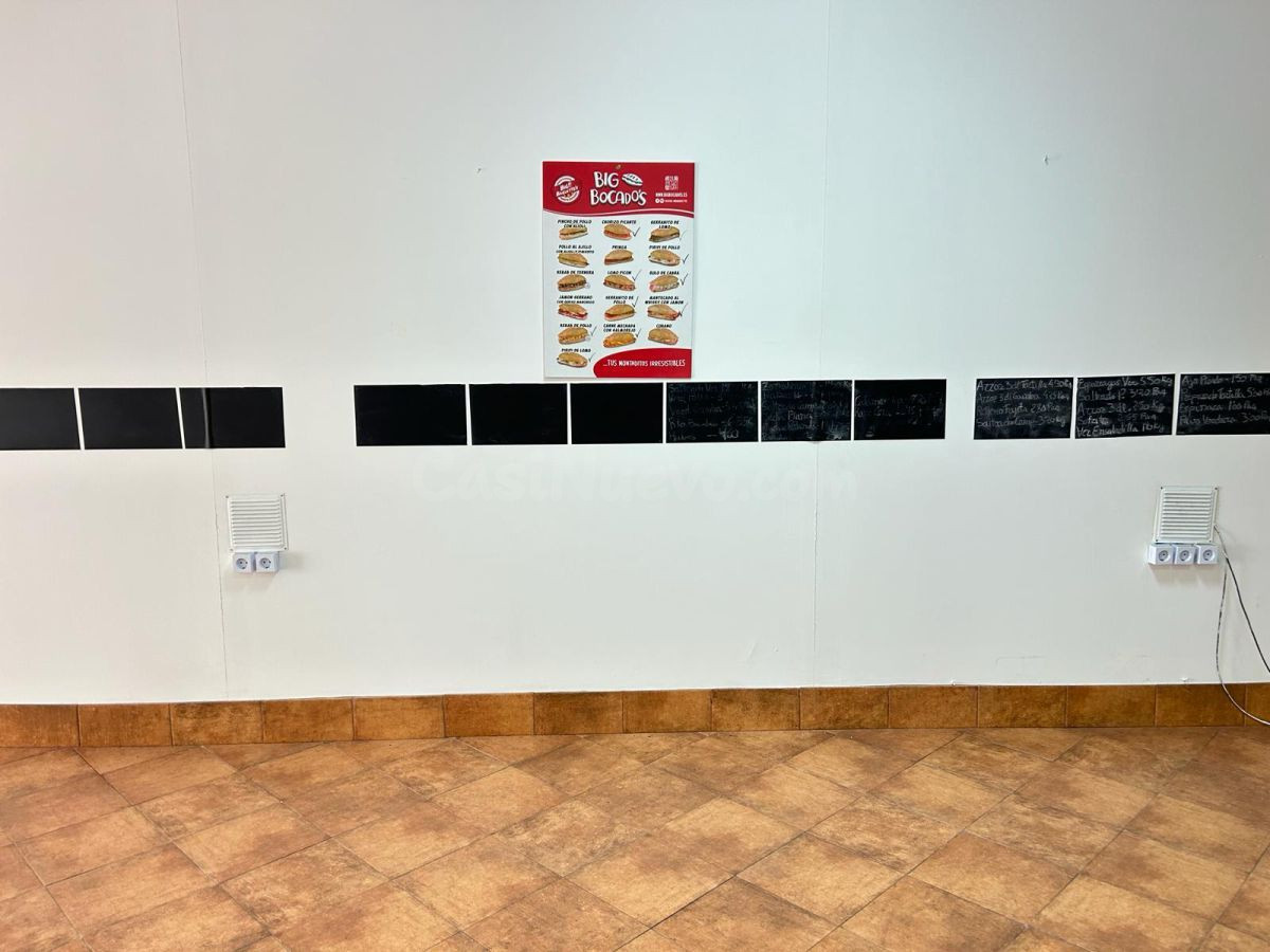MEJOR LOCAL EN LA ZONA MAS COMERCIAL DE BOLLULLOS PAR DEL CO - foto 4