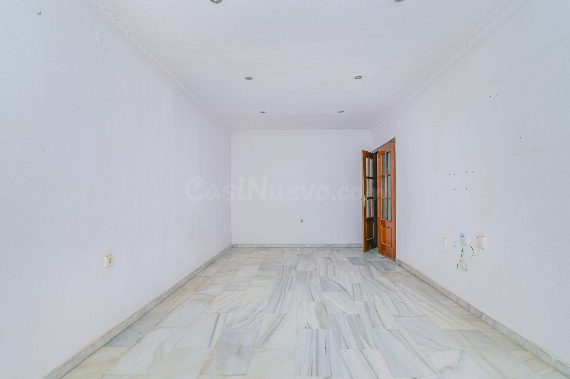 Piso luminoso de 2 dormitorios junto al metro en San Cayetan - foto 4
