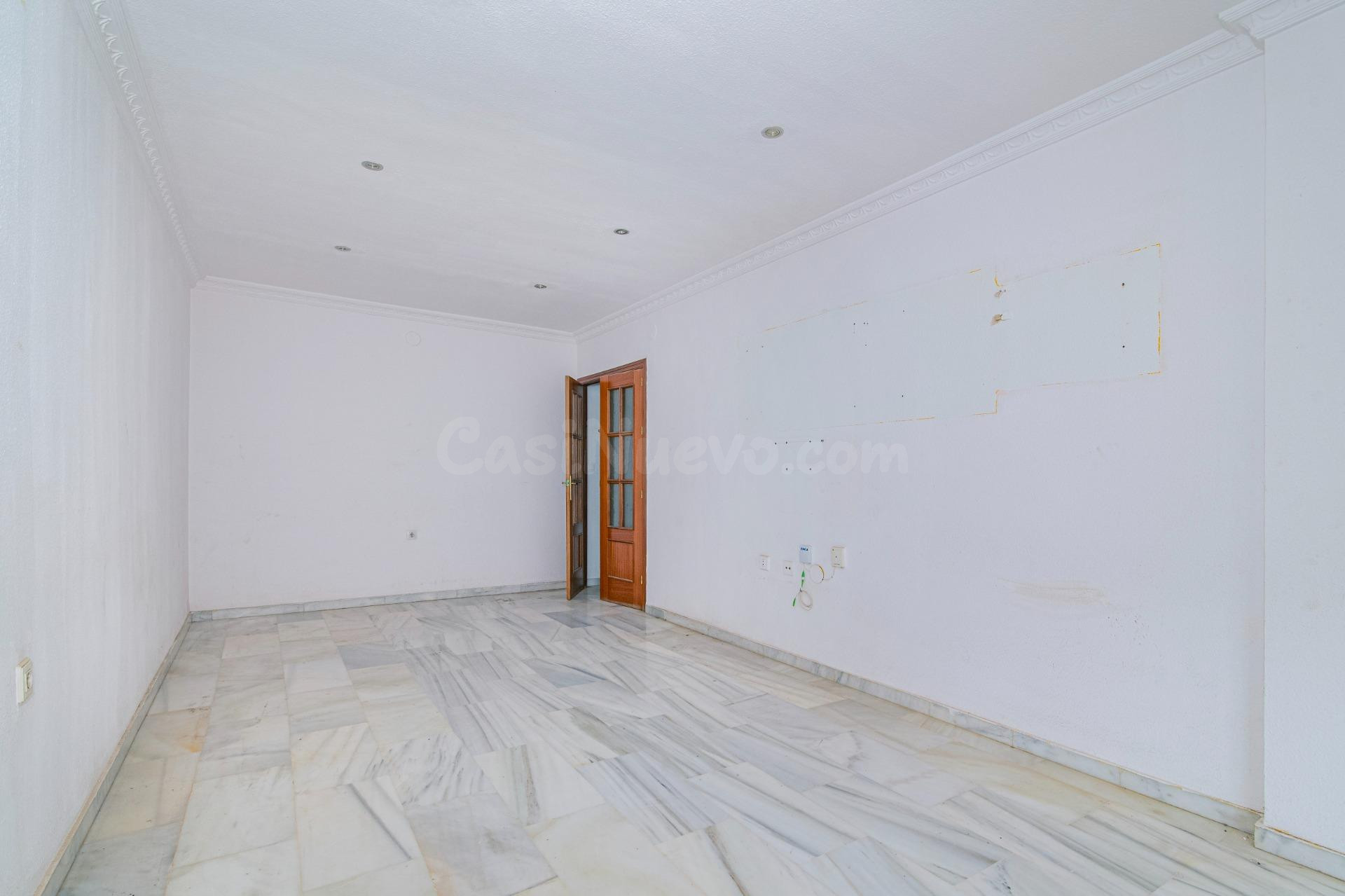 Piso luminoso de 2 dormitorios junto al metro en San Cayetan - foto 5
