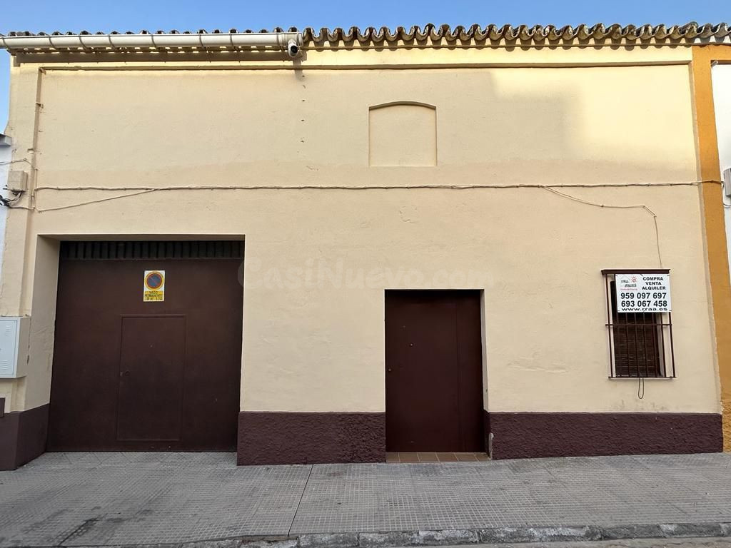 GRAN LOCAL DE ALQUILER EN BOLLULLOS PARA UNA EMPRESA DE PANI