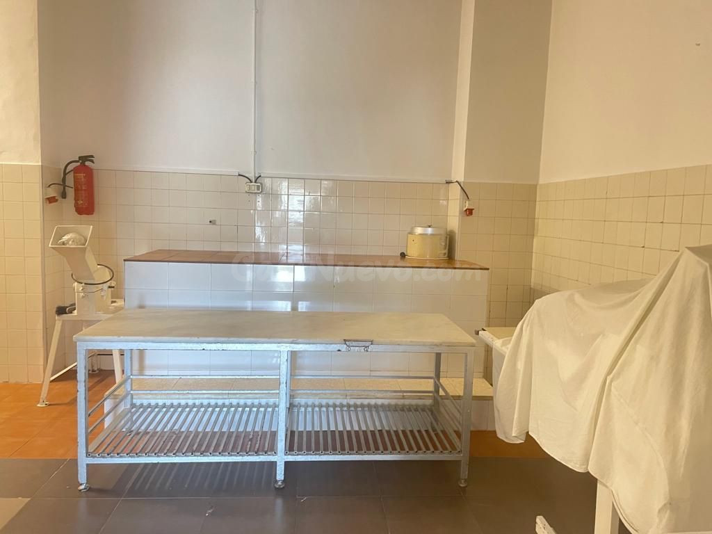 GRAN LOCAL DE ALQUILER EN BOLLULLOS PARA UNA EMPRESA DE PANI - foto 3