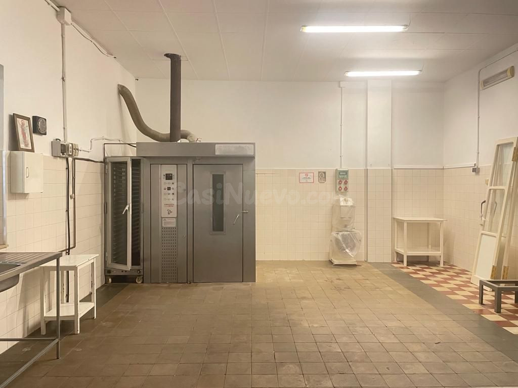 GRAN LOCAL DE ALQUILER EN BOLLULLOS PARA UNA EMPRESA DE PANI - foto 4