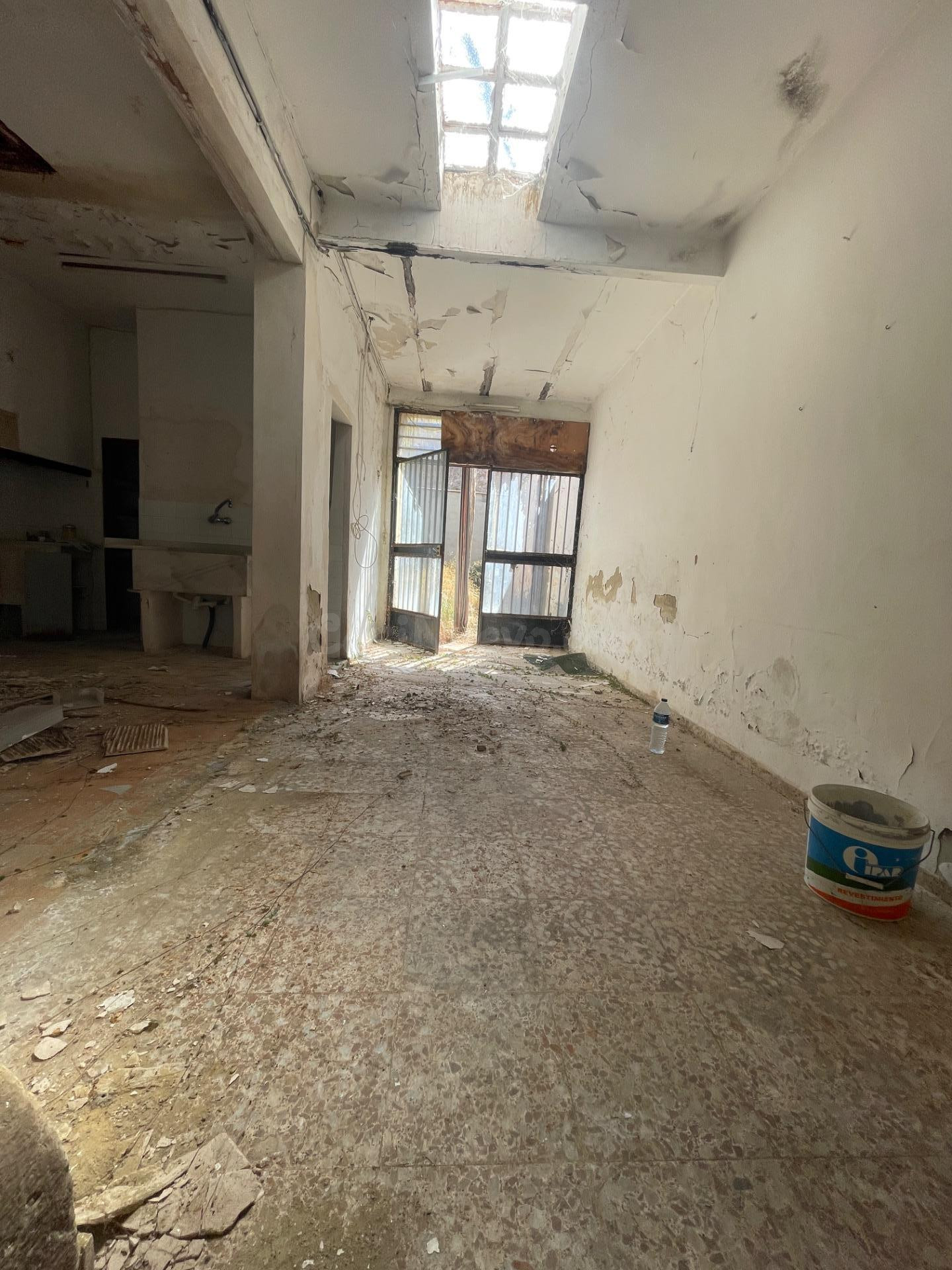 Amplia Casa en Venta para Reformar en Pedralba - foto 4