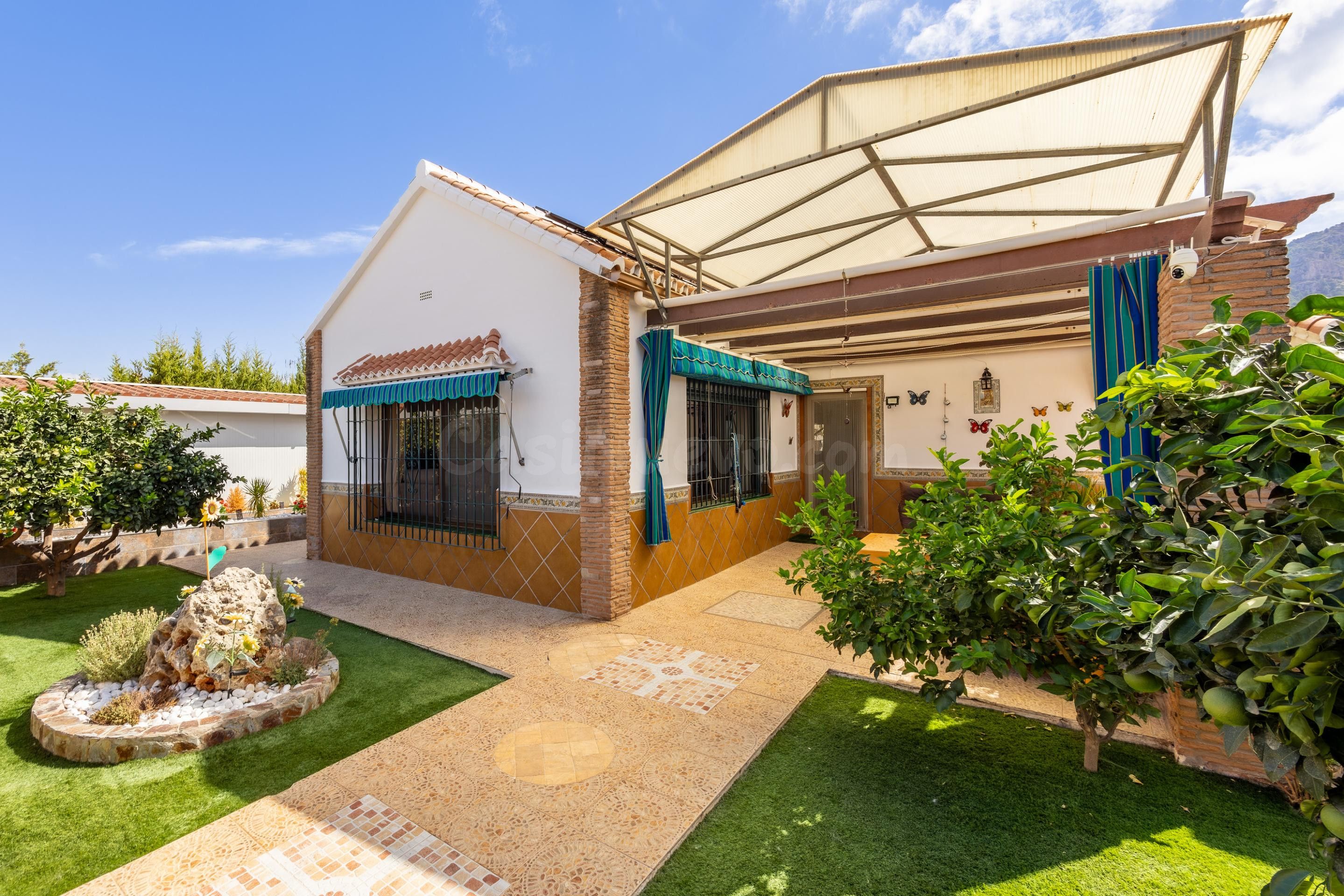 Casa independiente en venta en Alhaurín de la Torre con pisc
