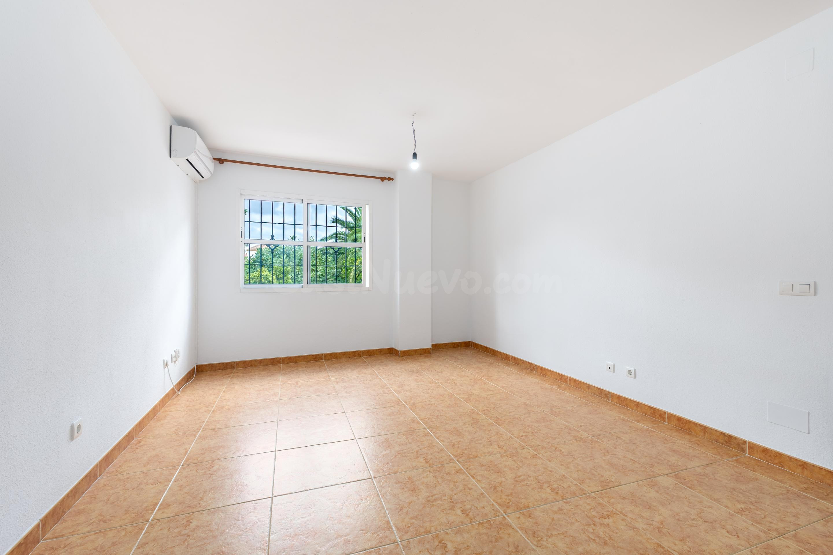 Piso en venta en el centro de Alhaurín de la Torre con parki - foto 2