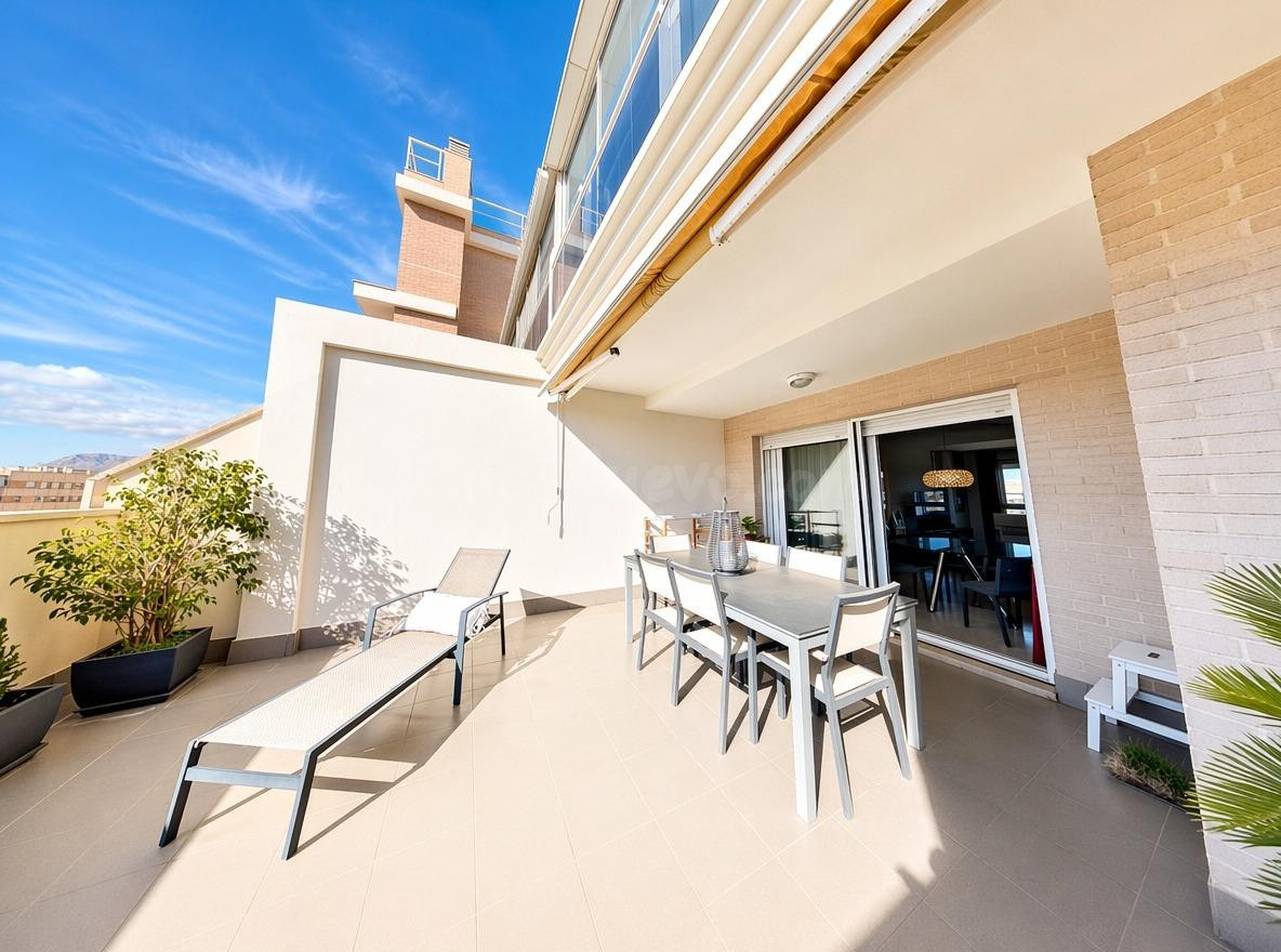 Exclusivo ático duplex con 3 terrazas en el PAU 1