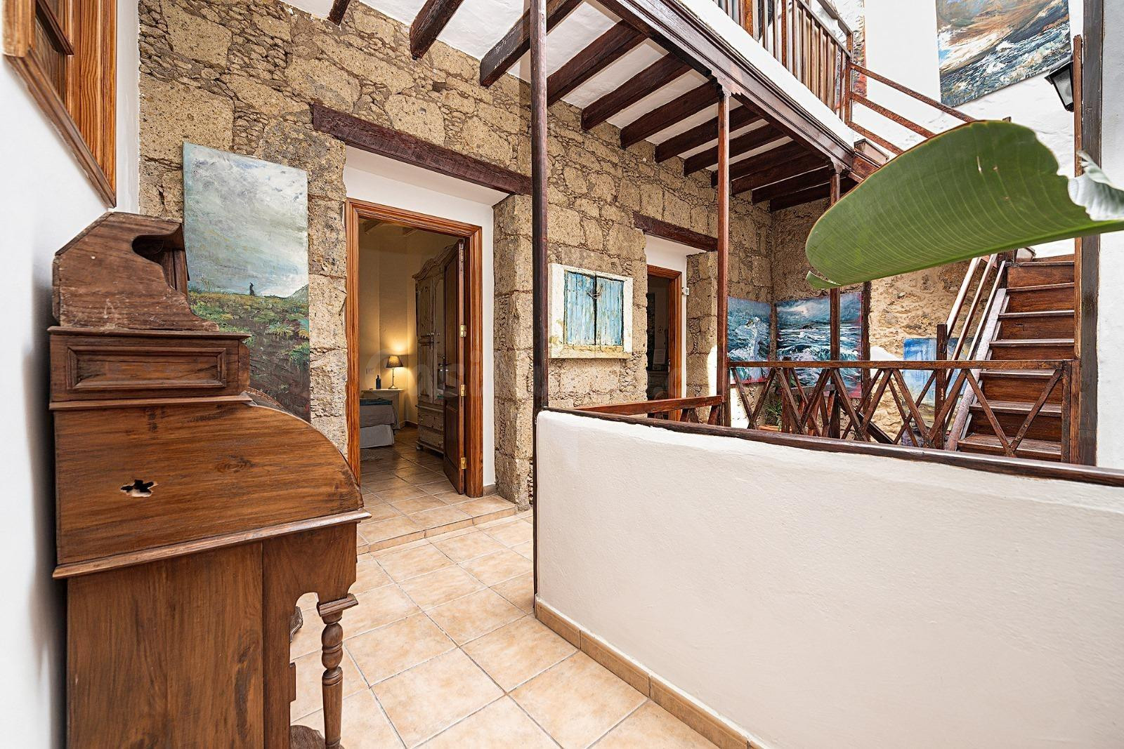 Casa histórica del siglo XVI en Vegueta – 268 m2 con rentabi - foto 3