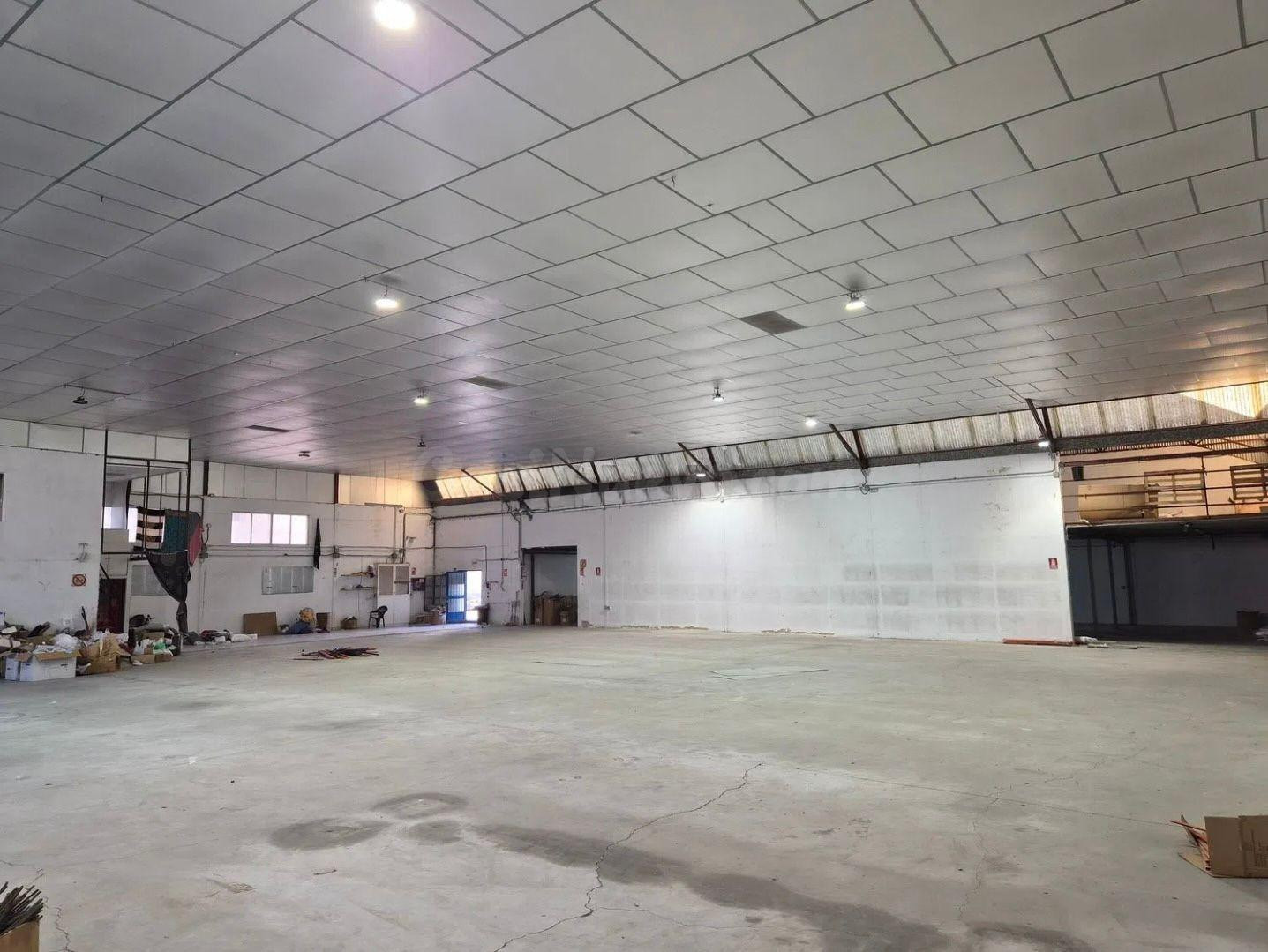 NAVE INDUSTRIAL PREMIUM DE 1.300 m2 CON PATIO, OFICINAS Y AL - foto 3