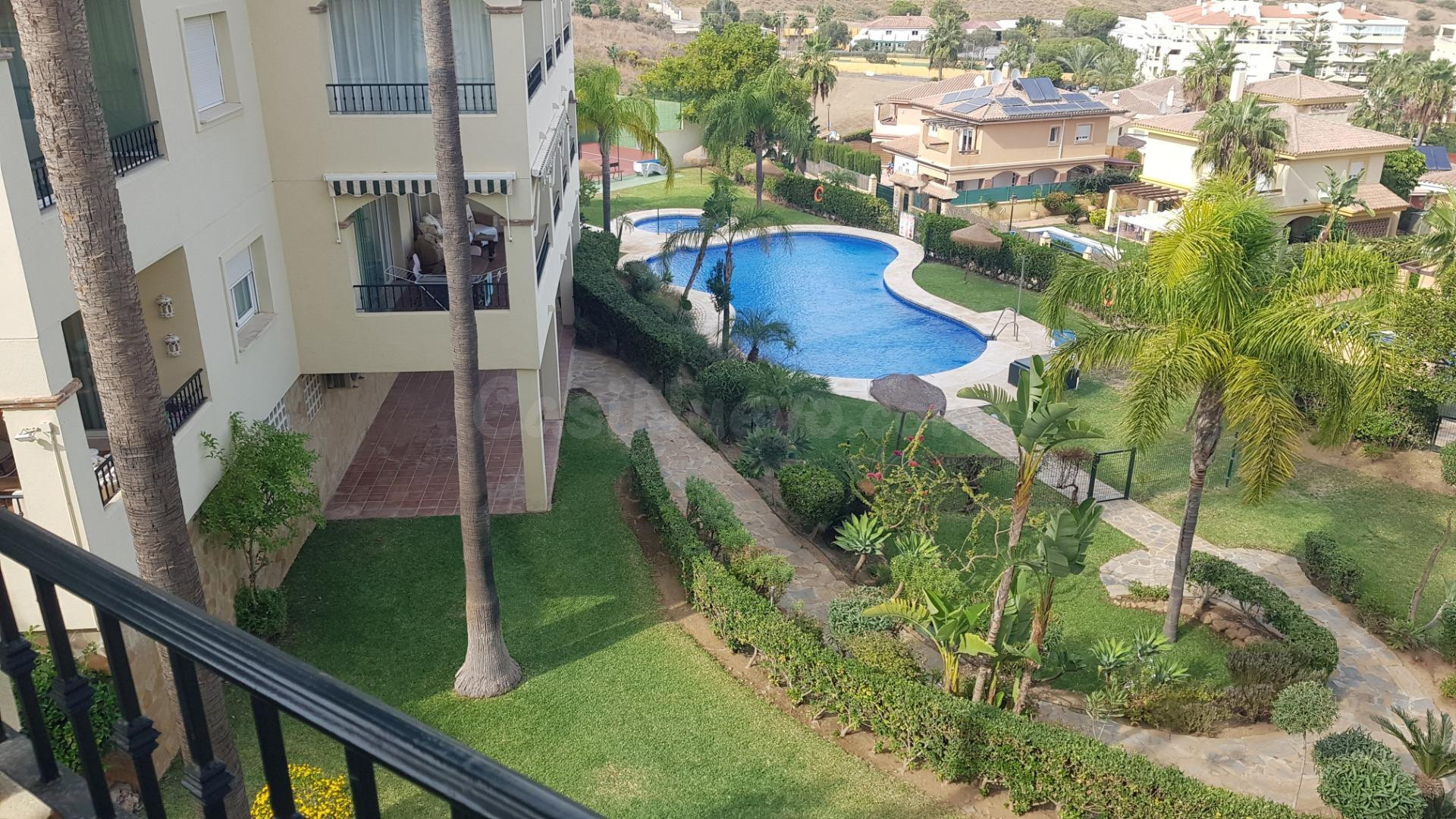 LUMINOSO APARTAMENTO ESQUINERO CON PRECIOSAS VISTAS A LA MON - foto 3