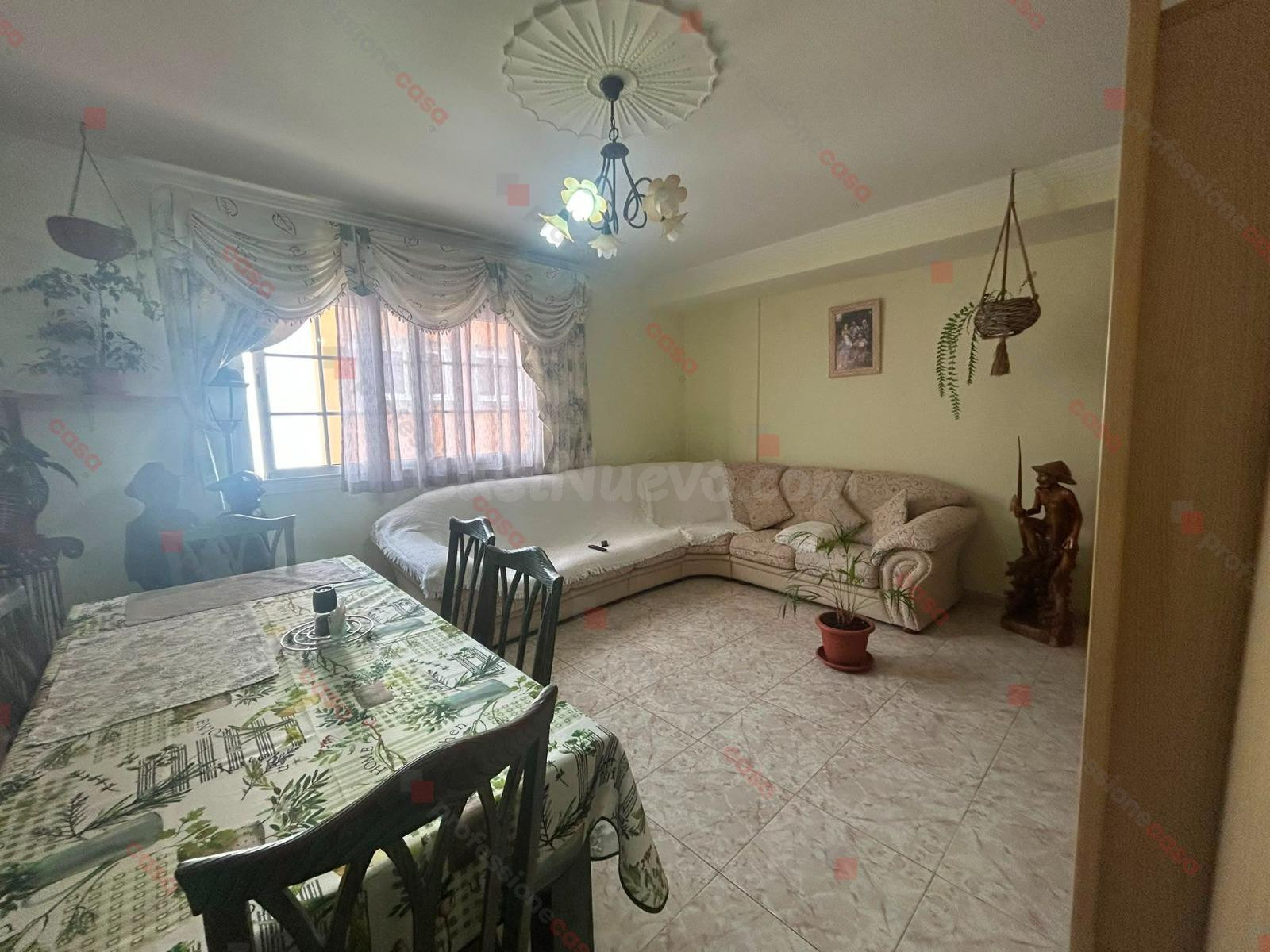 Piso de tres dormitorios con garaje, trastero y ascensor en  - foto 2