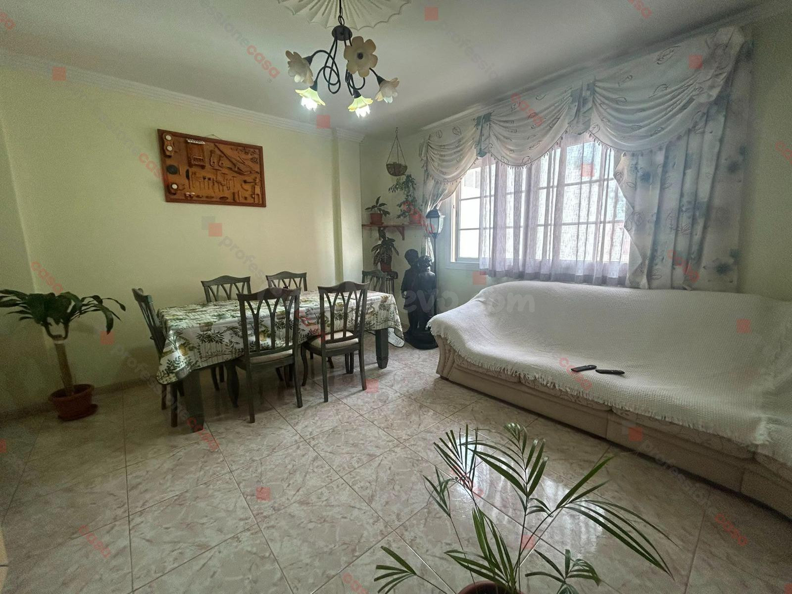 Piso de tres dormitorios con garaje, trastero y ascensor en  - foto 3