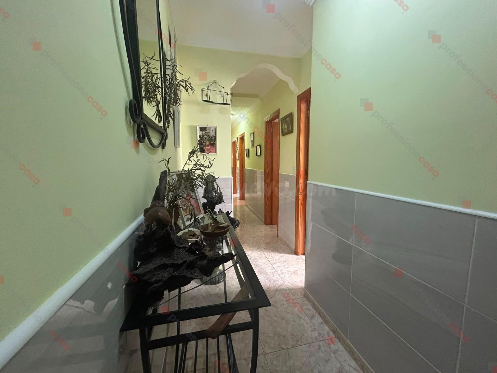 Piso de tres dormitorios con garaje, trastero y ascensor en  - foto 5