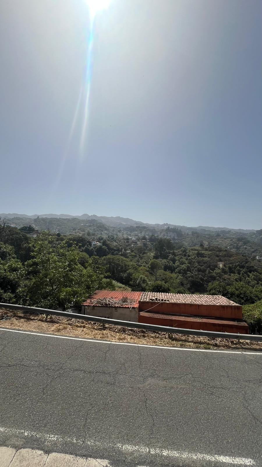 Casa terrera con garaje y azotea en Valleseco
