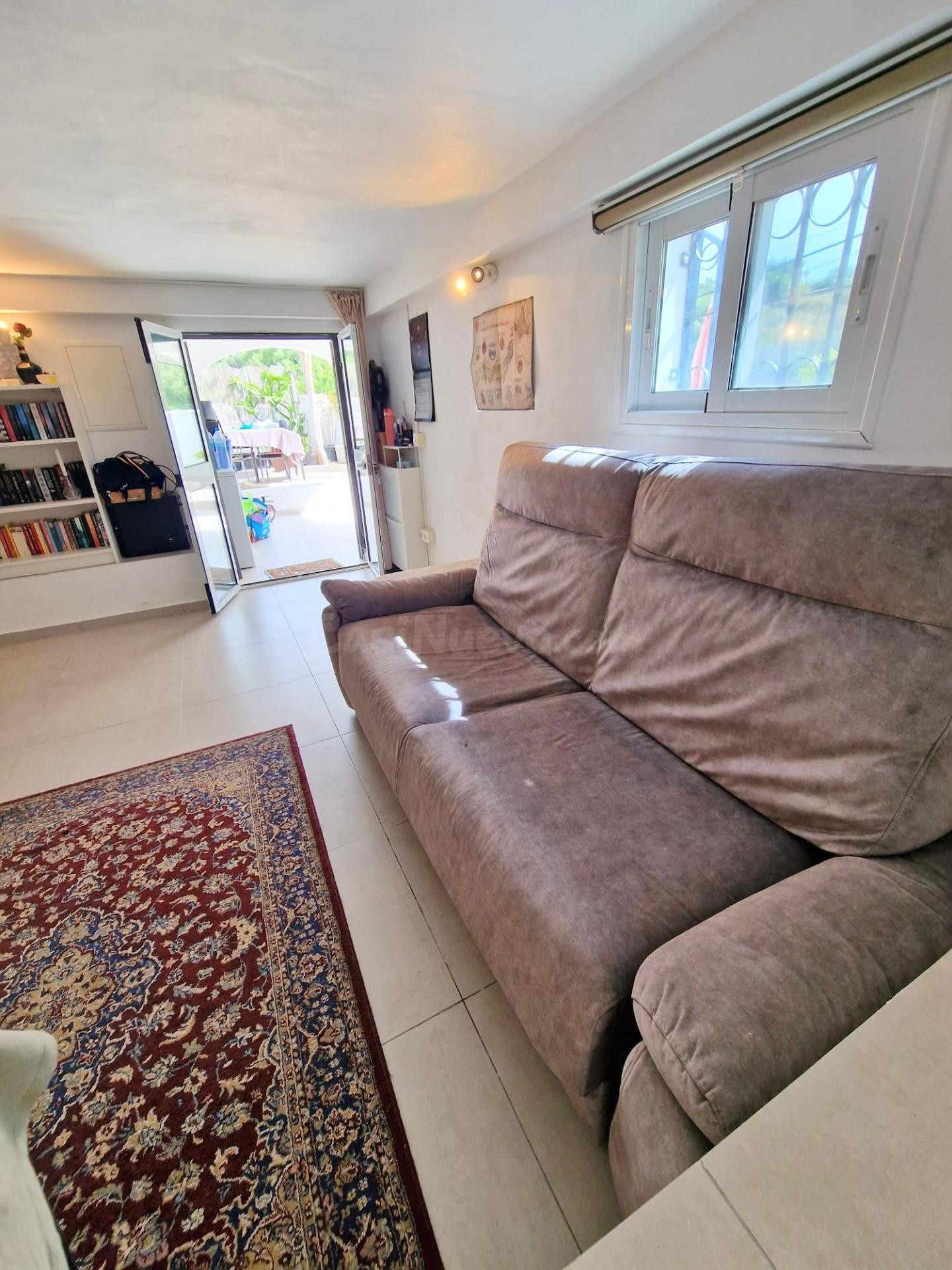 ¡Chalet Adosado en Estepona con Terraza en Azotea y Potencial de Inversión! - foto 5