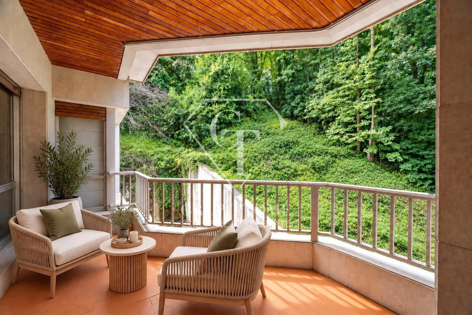 Exclusiva vivienda con terrazas, vistas al bosque y jardín comunitario en Pío Baroja