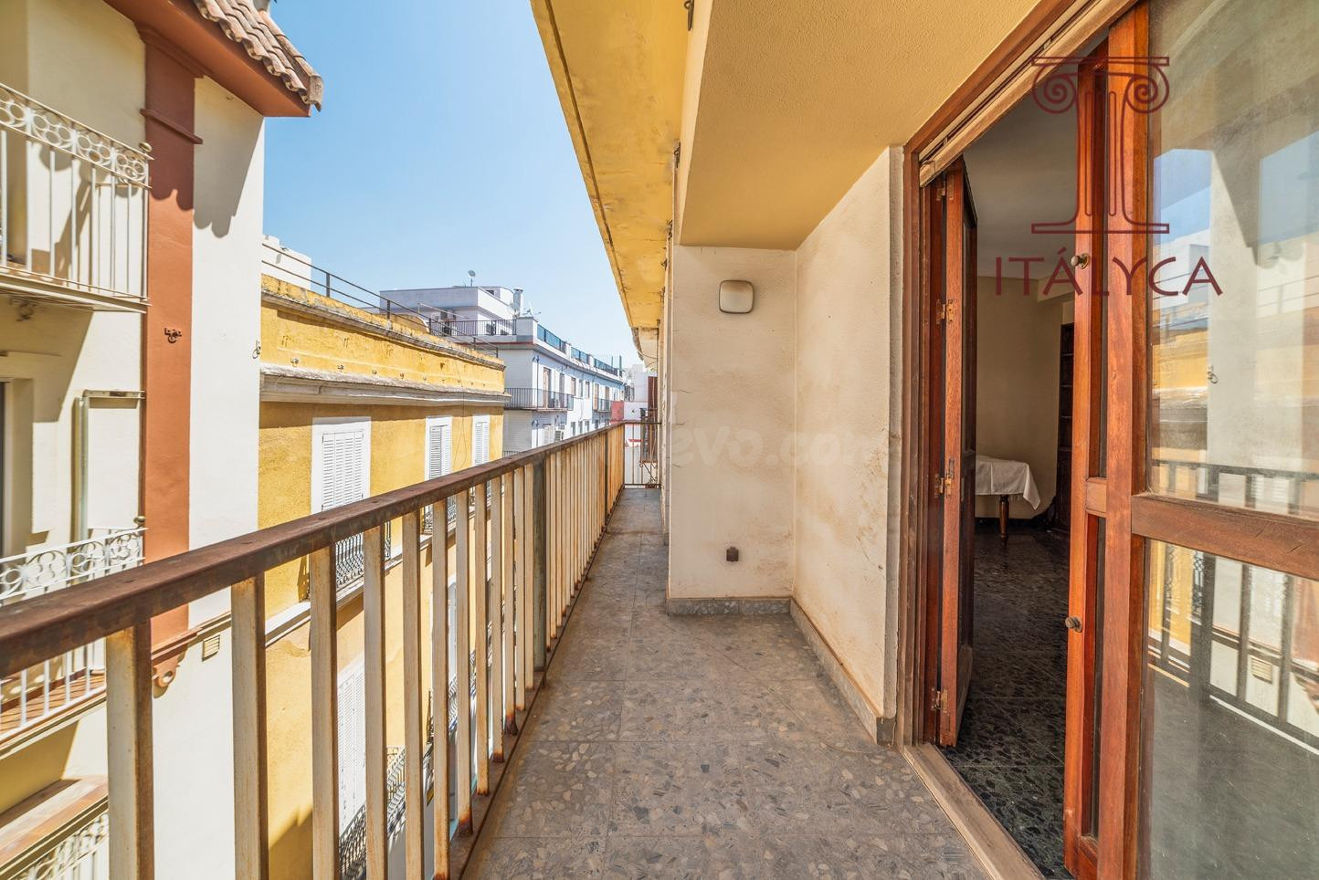Exclusiva vivienda de gran superficie en calle San Eloy - foto 3