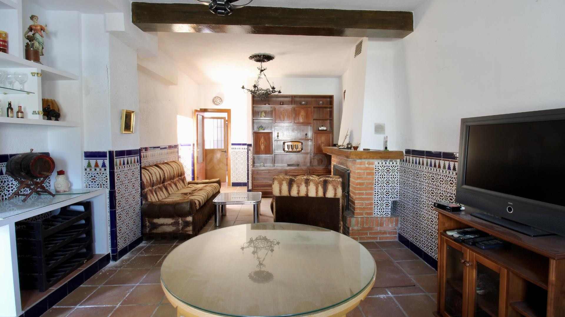 CASA DE 224 M2 CONSTRUIDOS, 5 DORMITORIOS, PATIO Y TERRAZA – - foto 3