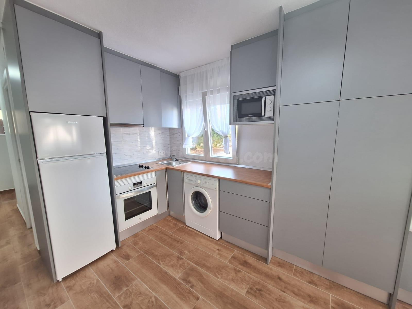 REFORMADO APARTAMENTO ESTUDIO DE 1 DORM CON SUPERFICIE CONST
