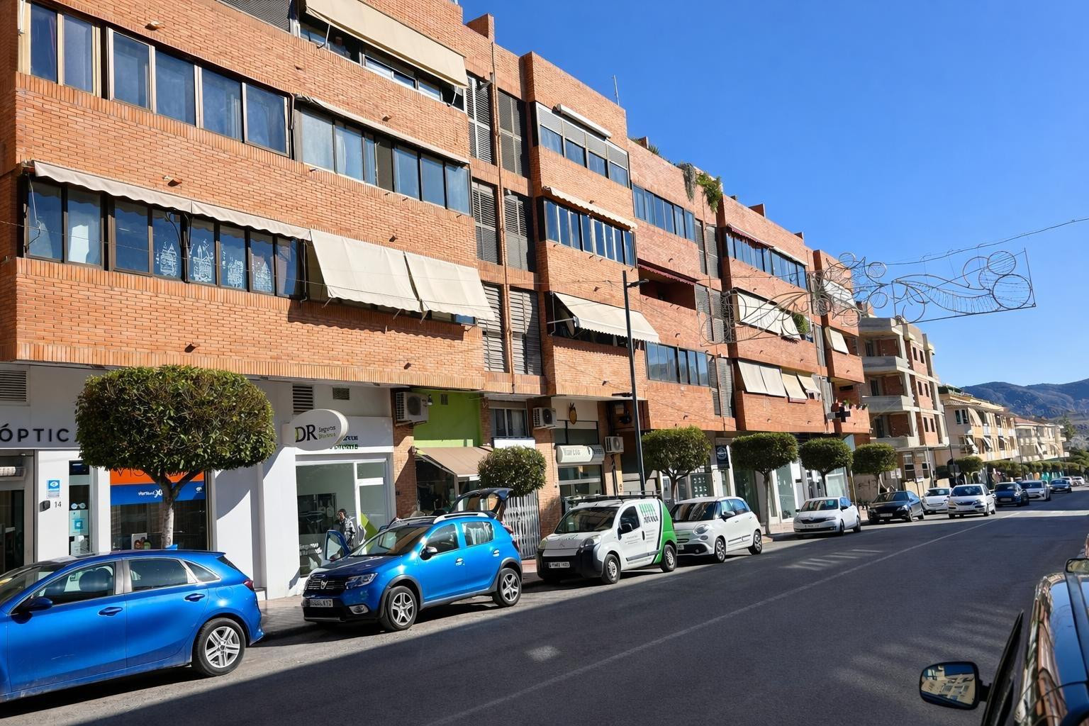 Se vende piso centrico en Alfaz de Pi con plaza de Parking - foto 2