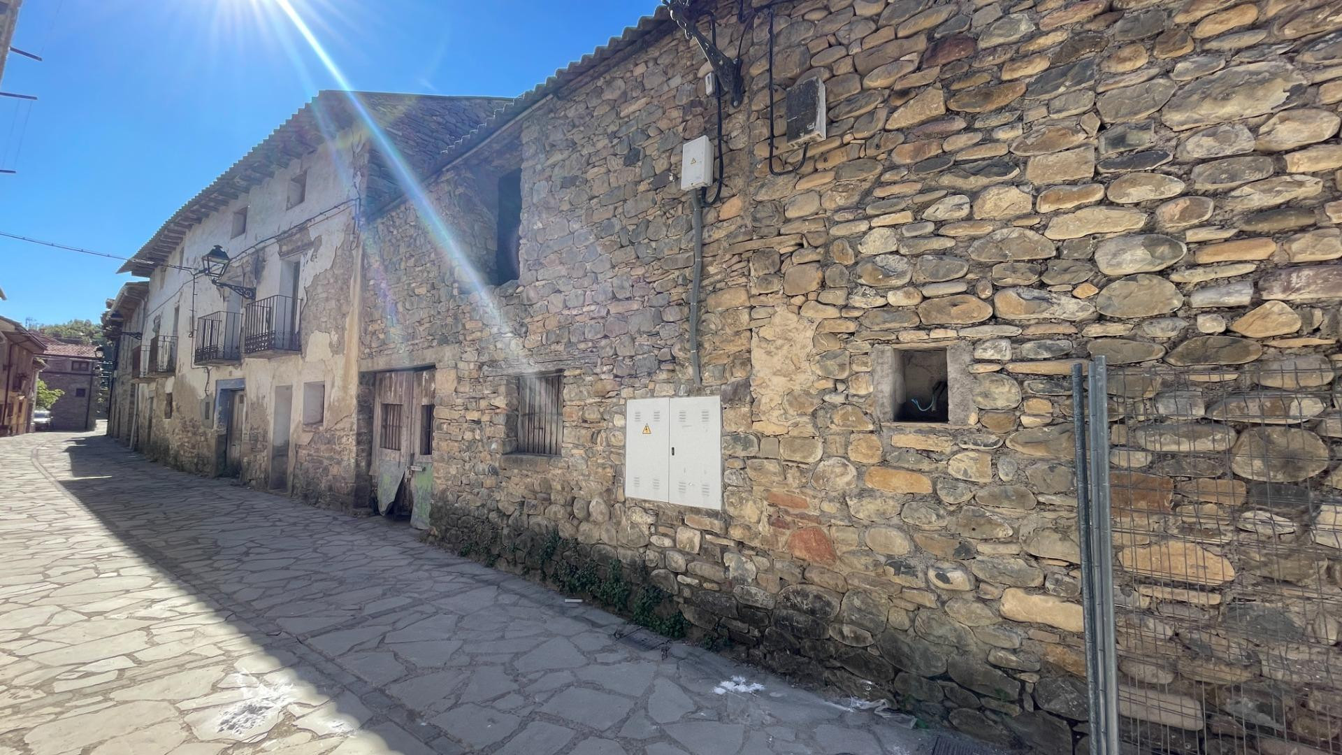 Se vende en el centro de Santa Cilia de Jaca casa histórica  - foto 3
