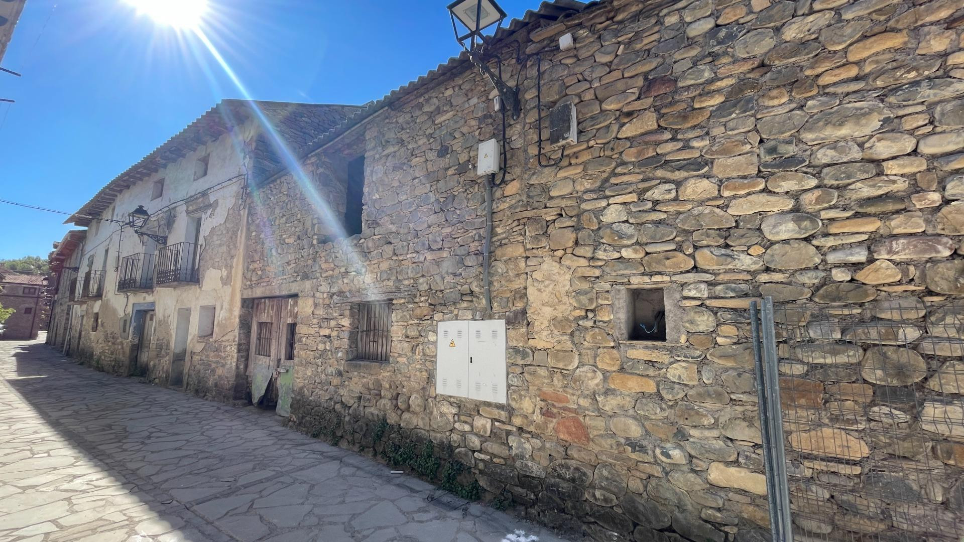 Se vende en el centro de Santa Cilia de Jaca casa histórica  - foto 4