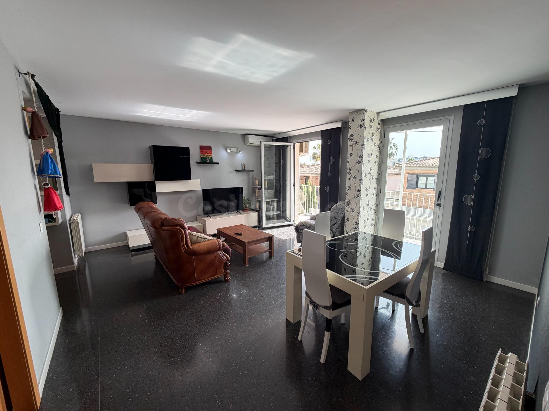 Piso amplio con gran balcón y plaza de garaje – VPORG vigent - foto 3