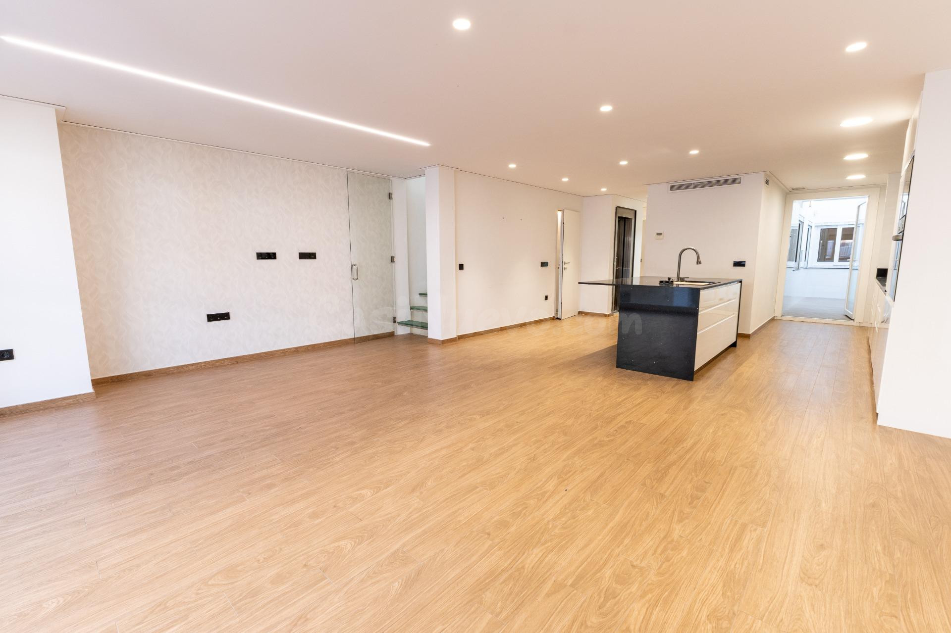 Casa reformada en 2018 con piscina y grandes dimensiones - foto 5