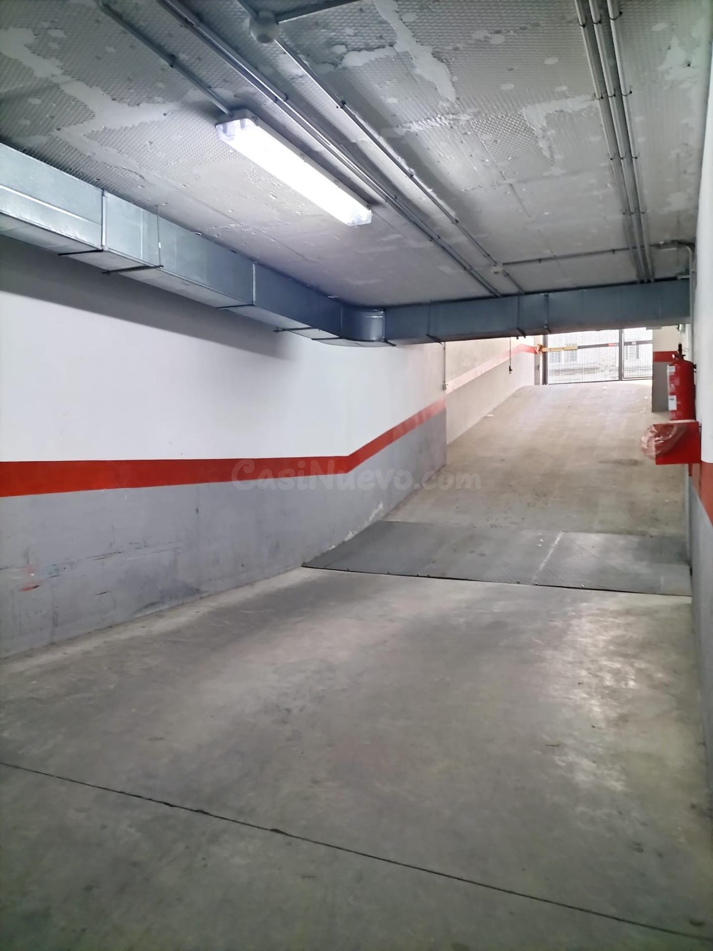 ALSOL VENDE PLAZA DE GARAJE Y TRASTERO AVD DIPUTACION - foto 4