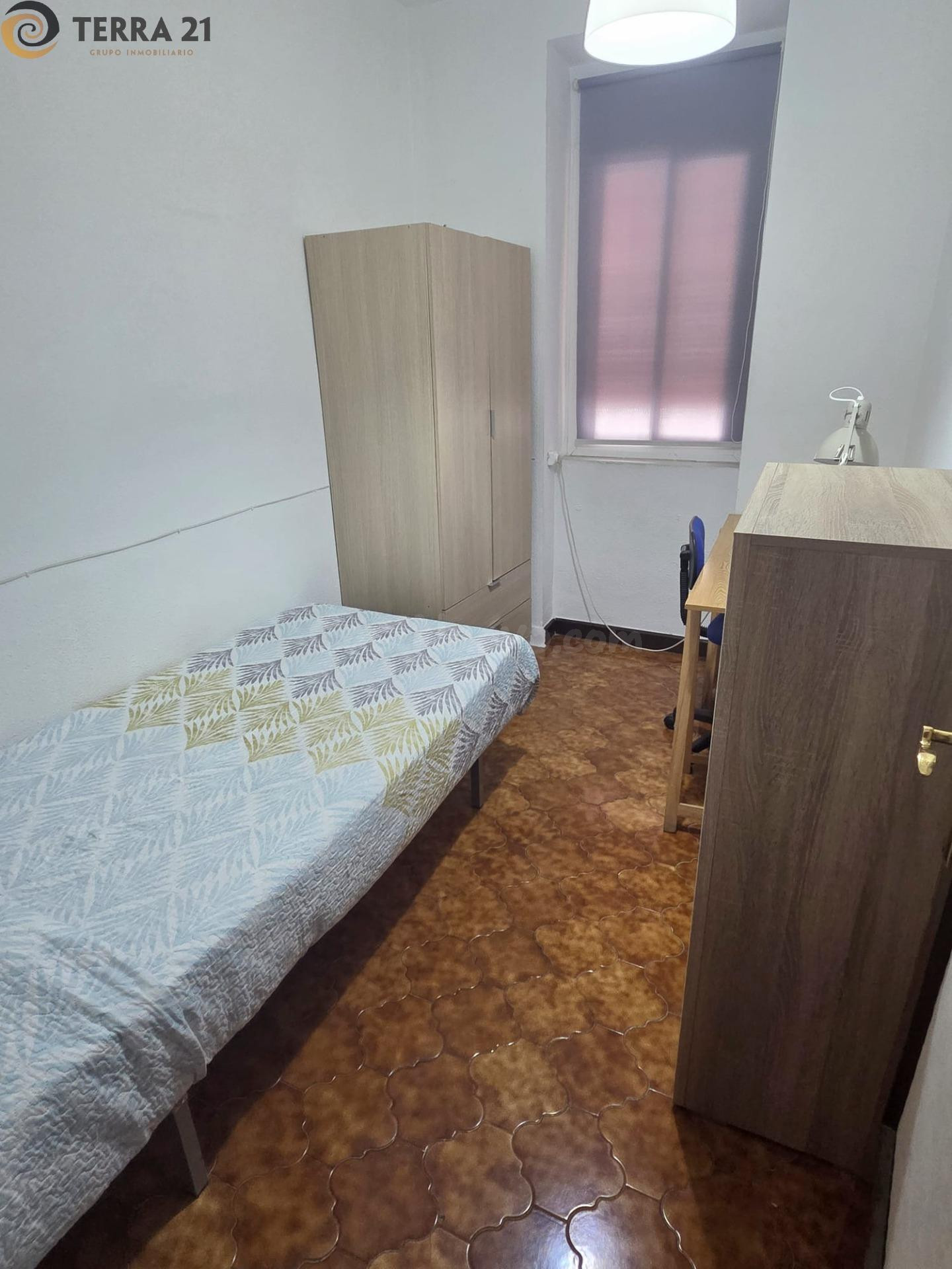 habitaciones dispoinibles para chicas estudiantes - Zona Hospital