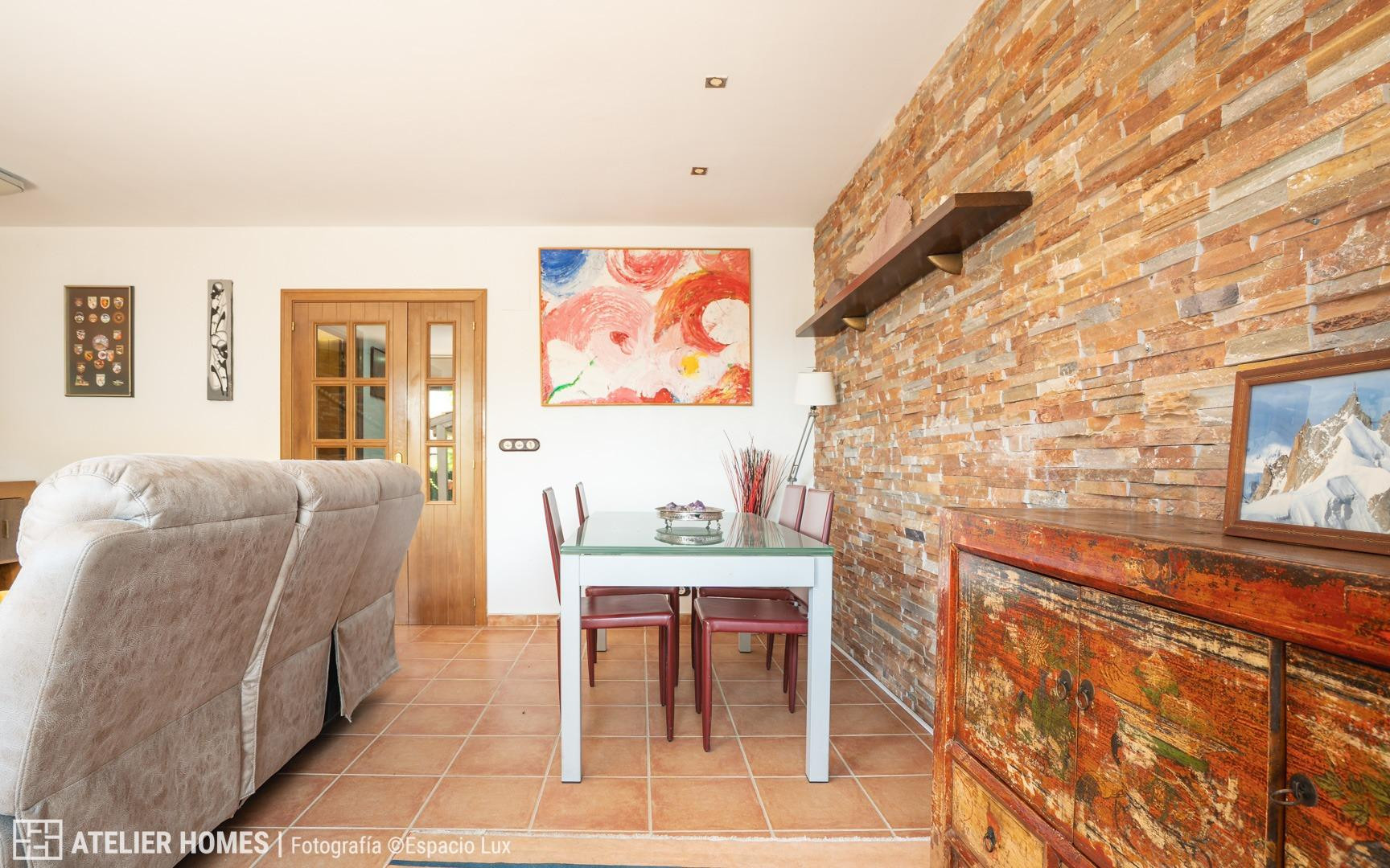 Chalet adosado con gran jardín en Urbanización Lomas de Bada - foto 4
