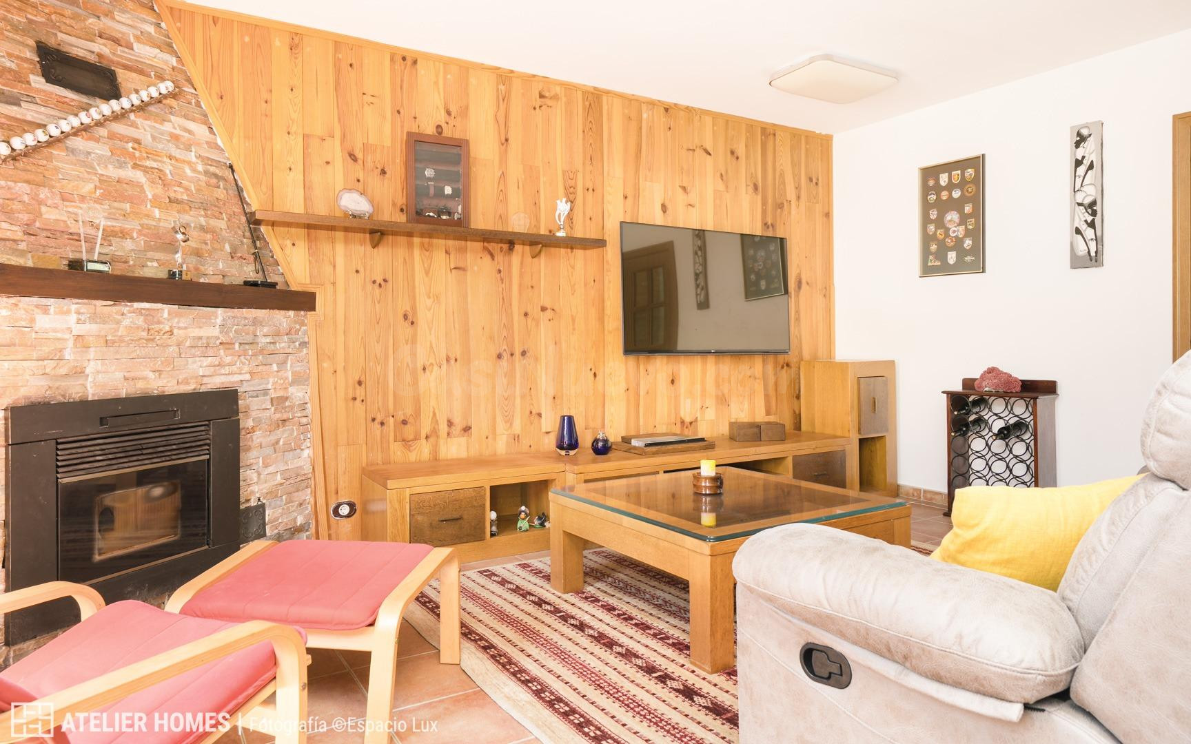 Chalet adosado con gran jardín en Urbanización Lomas de Bada - foto 5