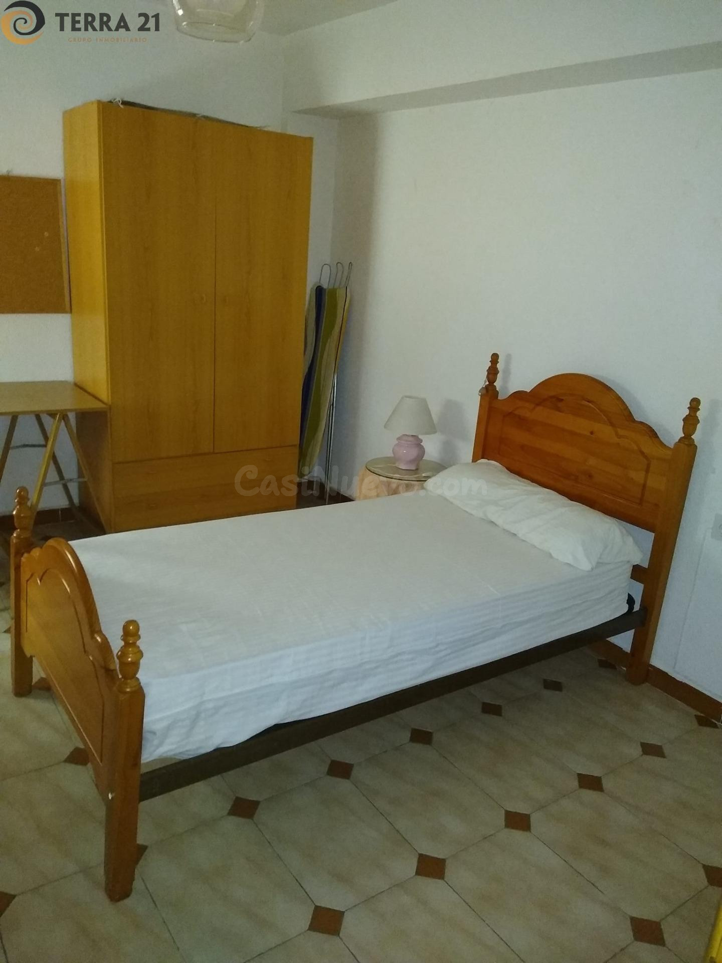 Piso para estudiantes en zona céntrica y muy bien comunicada - foto 4