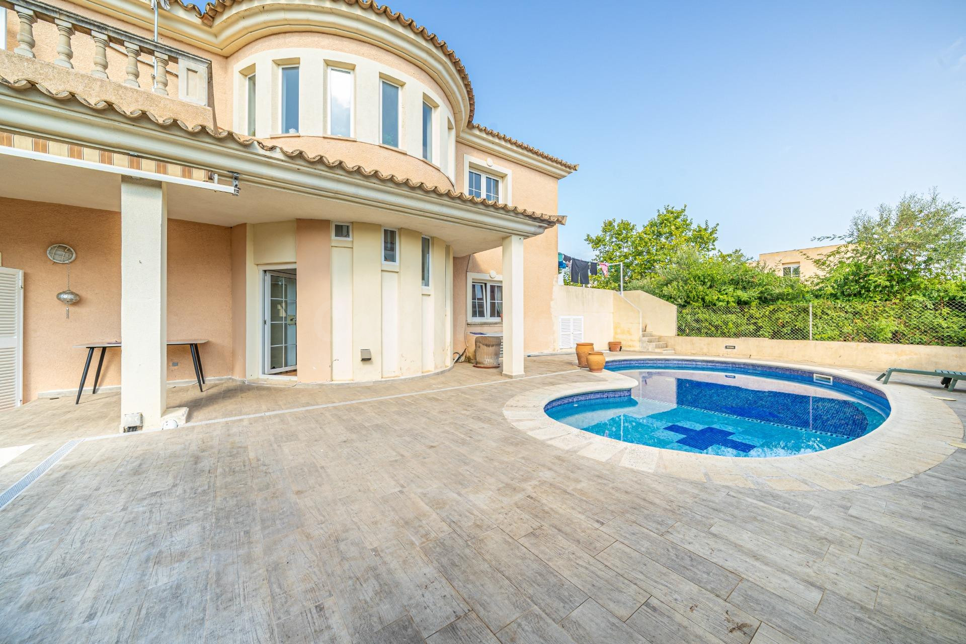 Chalet unifamiliar de 4 dormitorios con piscina privada, jar